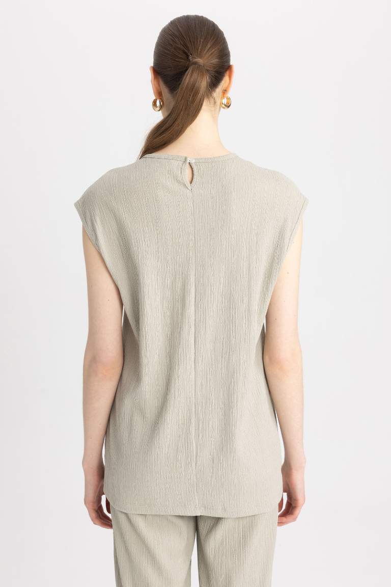 Regular Fit Crew Neck Sleeveless Tunic