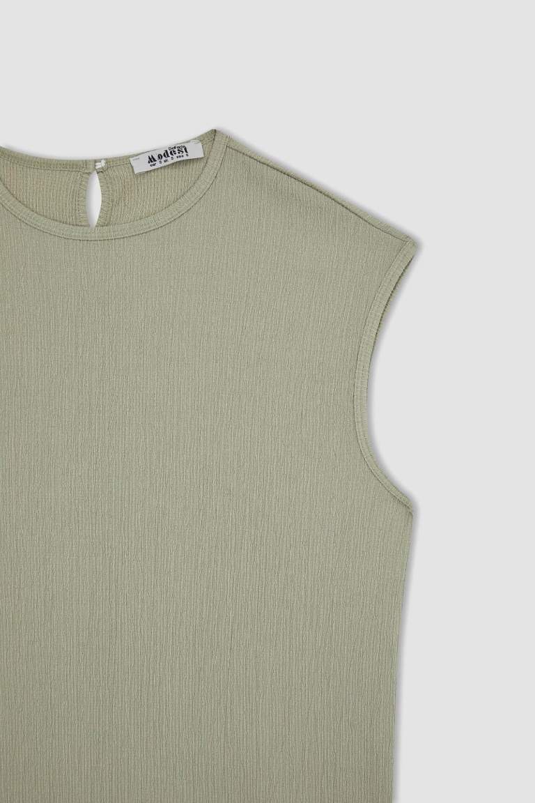 Regular Fit Crew Neck Sleeveless Tunic