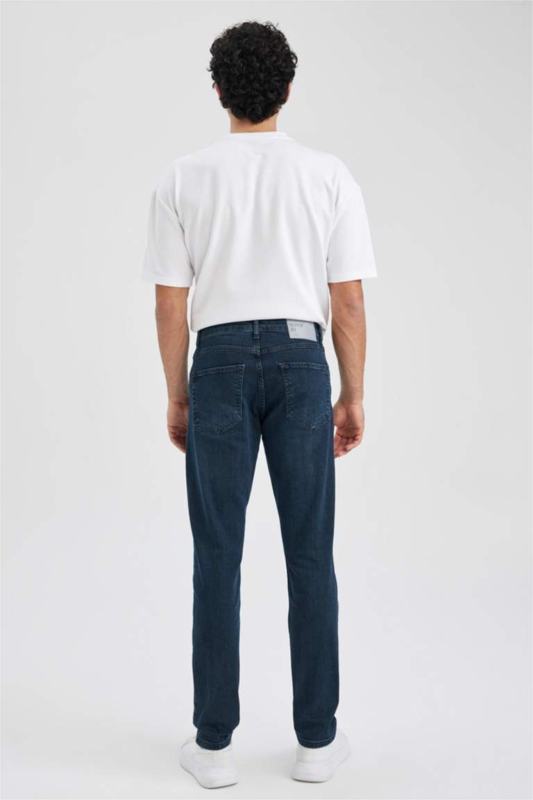 Green MAN Regular Comfort Fit Normal Mold Normal Waist Jeans 2750714 DeFacto