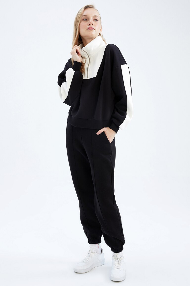 Black WOMAN Cool Loose Fit Basic Jogger Sweatpants 2743784 | DeFacto