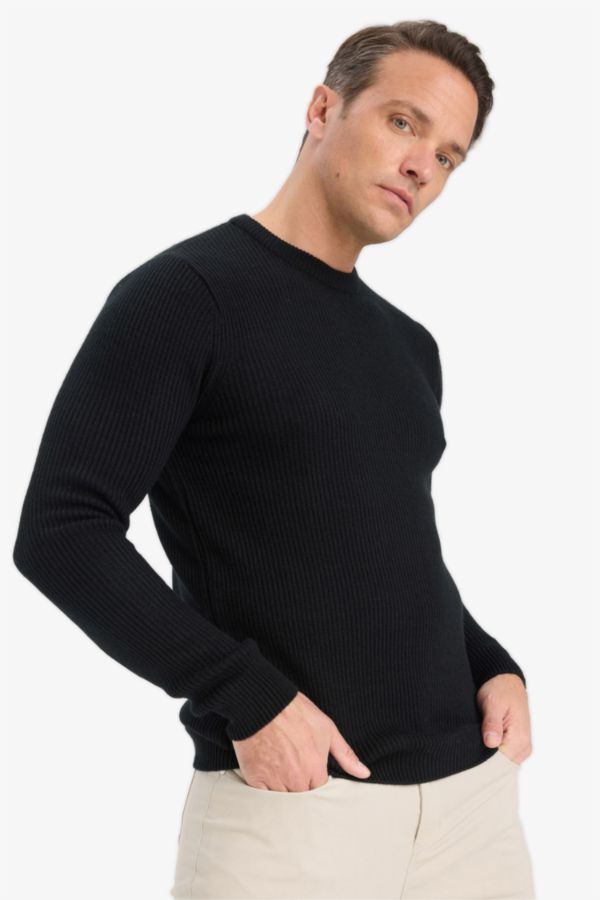 Standart Fit Normal Kesim Bisiklet Yaka Dokulu Triko Kazak