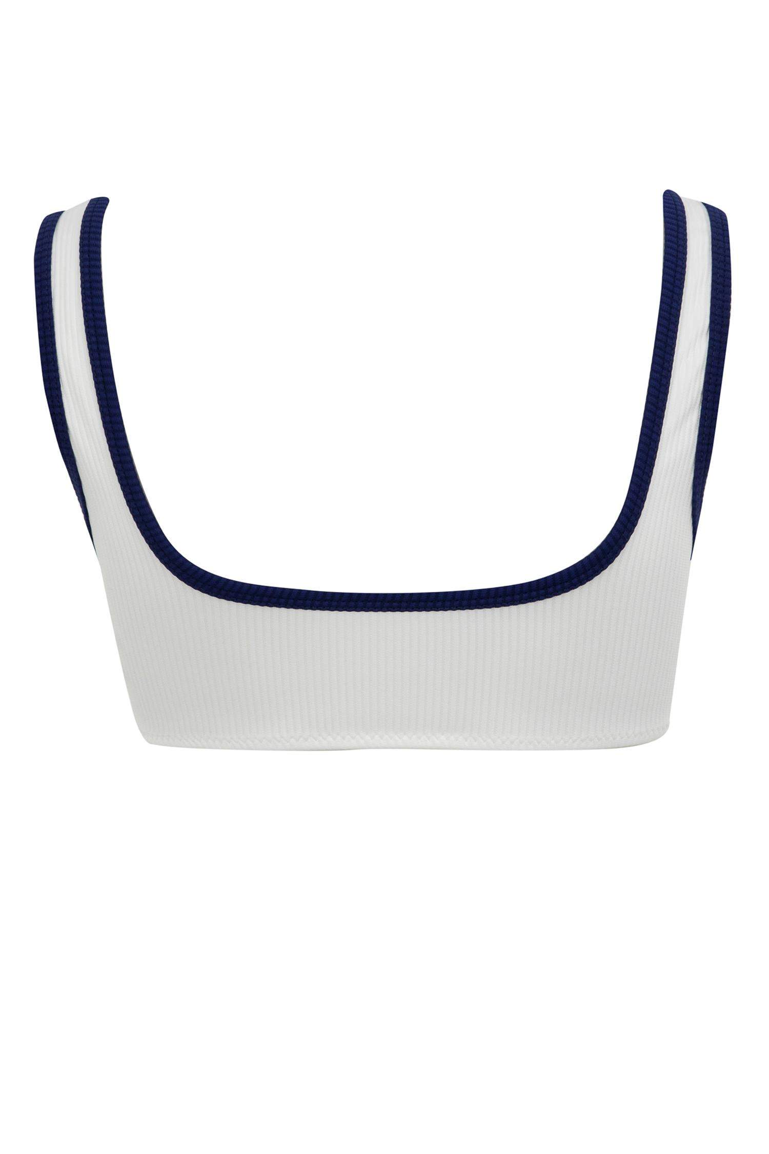 توب بكيني قصة عادية من Fall In Love