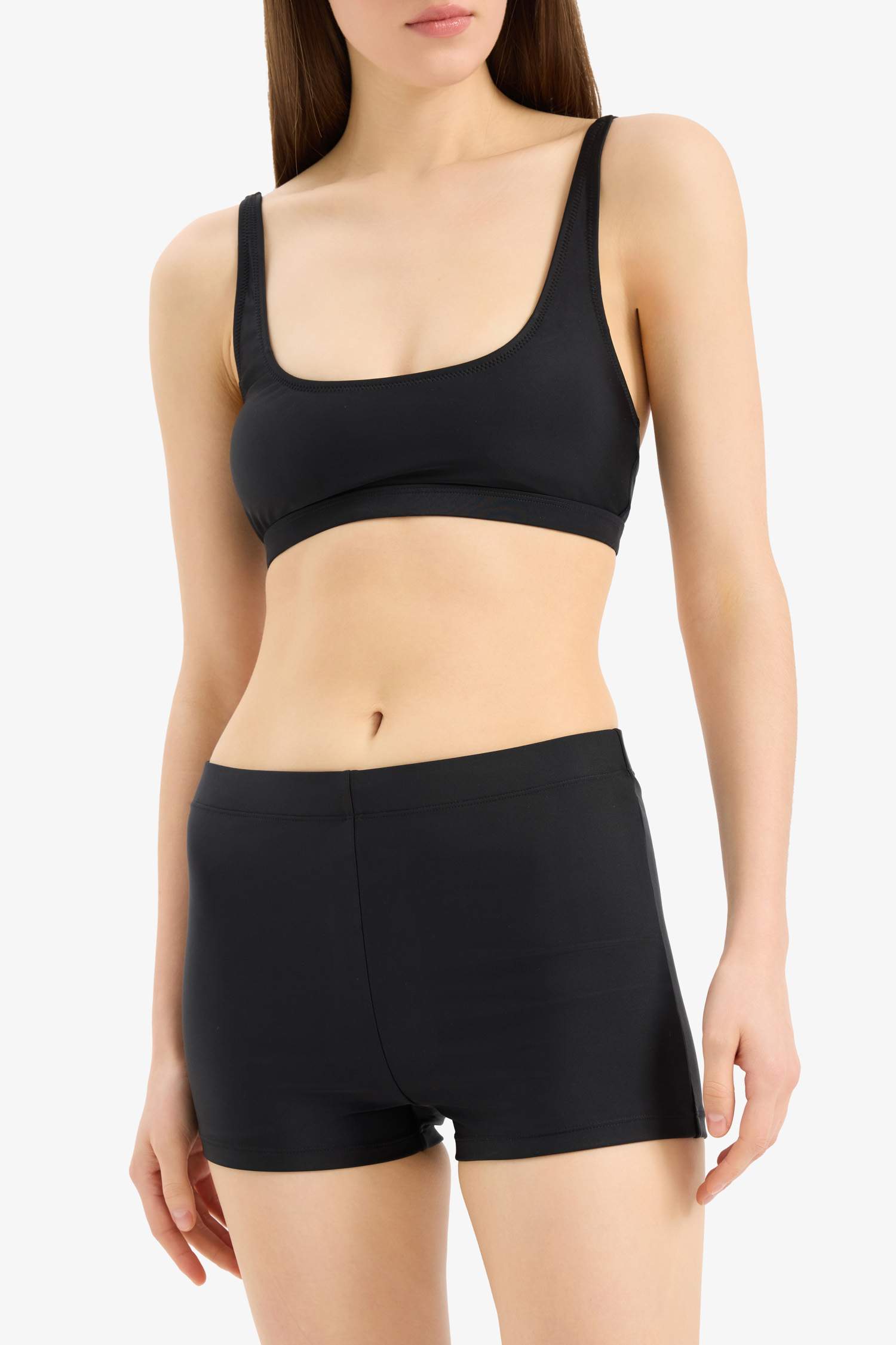 بيكيني سفلي قصة عادية من Fall in Love