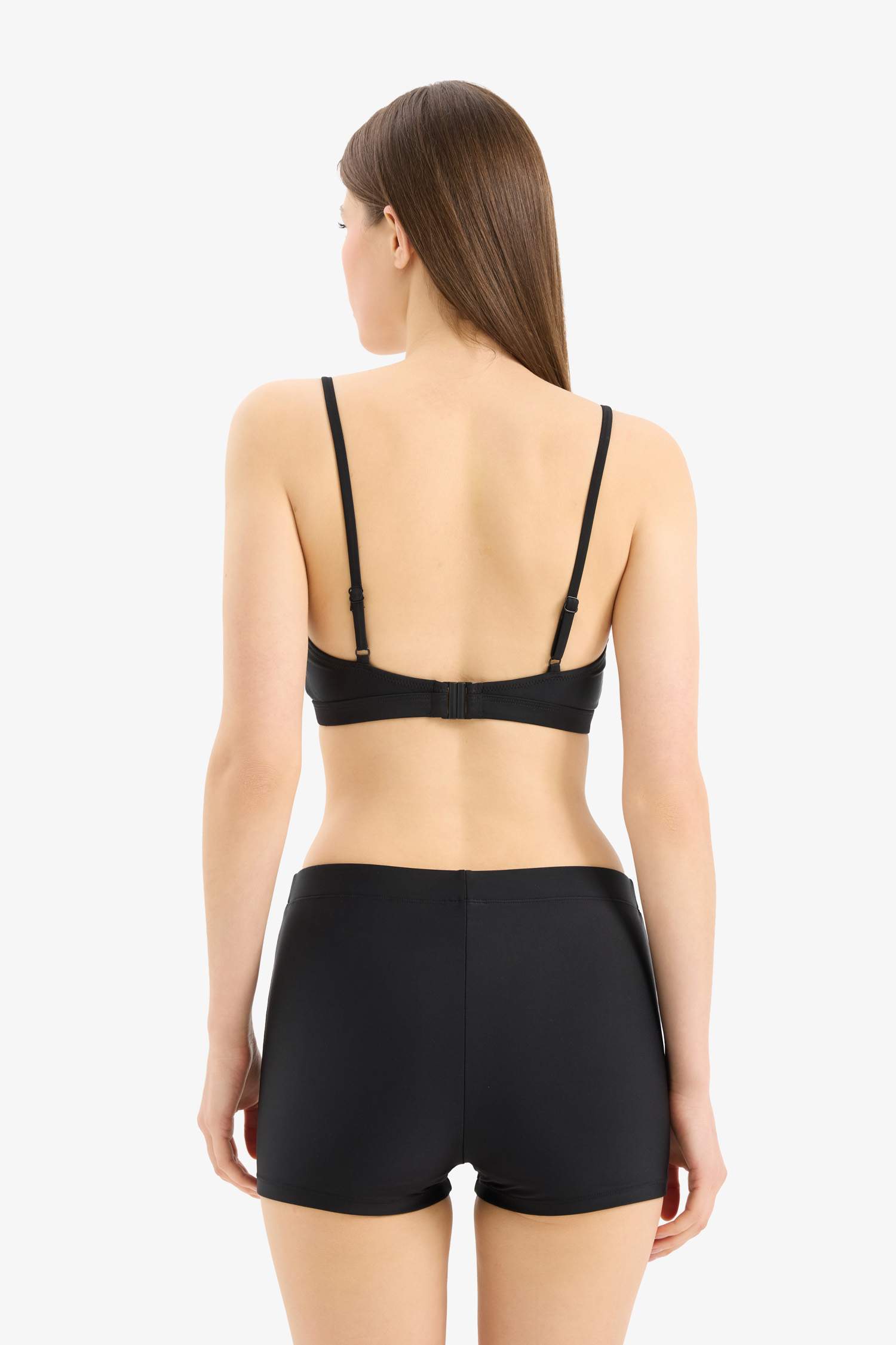 بيكيني سفلي قصة عادية من Fall in Love