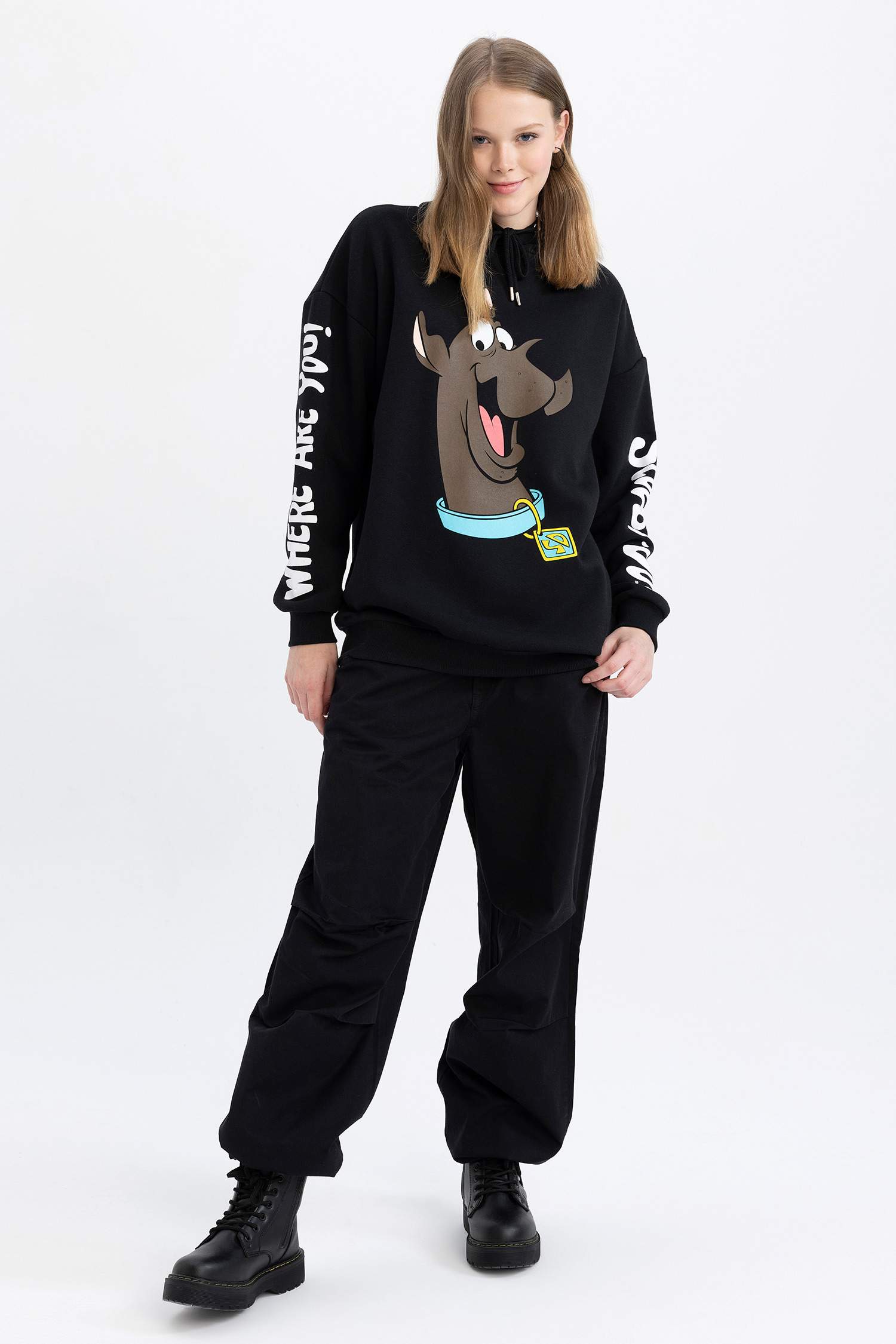 سويت شيرت مطبوع اوفر سايز بغطاء للرأس من سكوبي دو