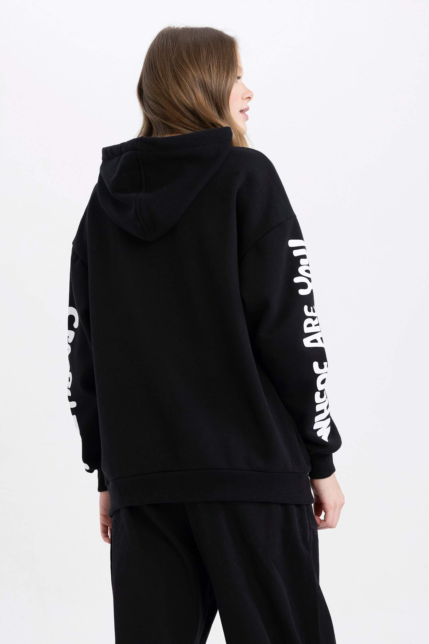 سويت شيرت مطبوع اوفر سايز بغطاء للرأس من سكوبي دو