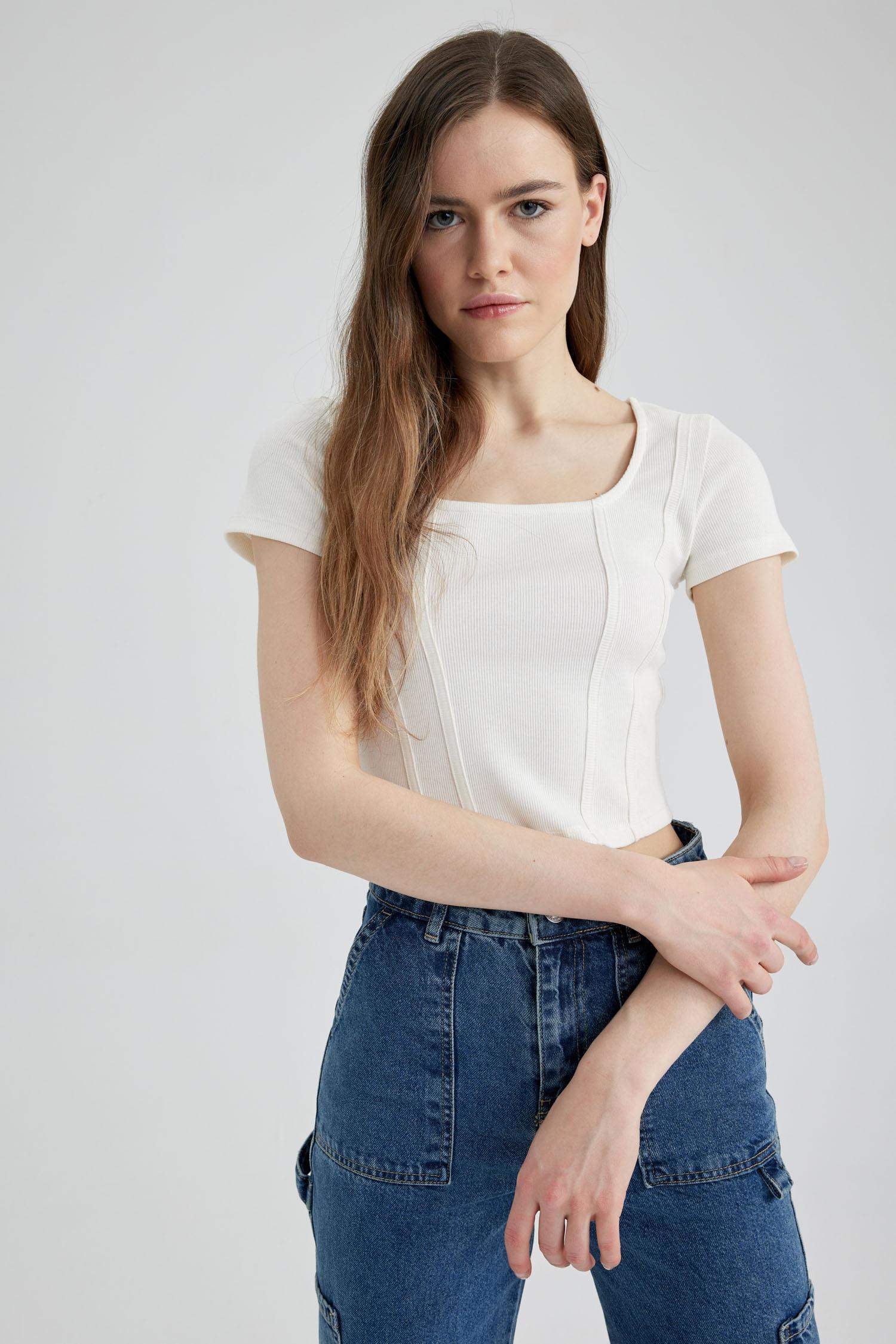 Fitted U-Neck Basic Short Sleeve Crop T-Shirt