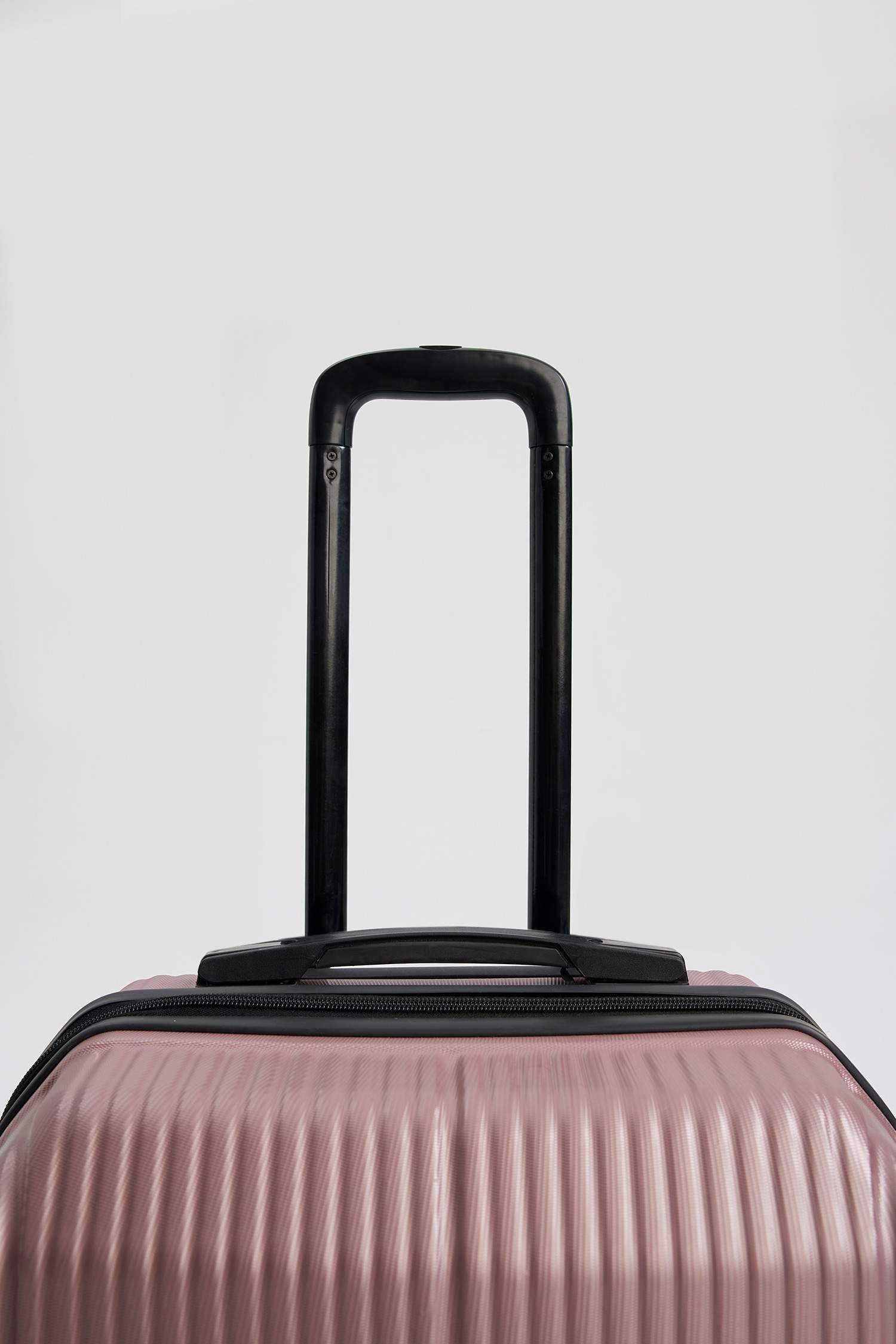 Unisex Orta Boy Çek Çekli Sert Kapaklı Valiz