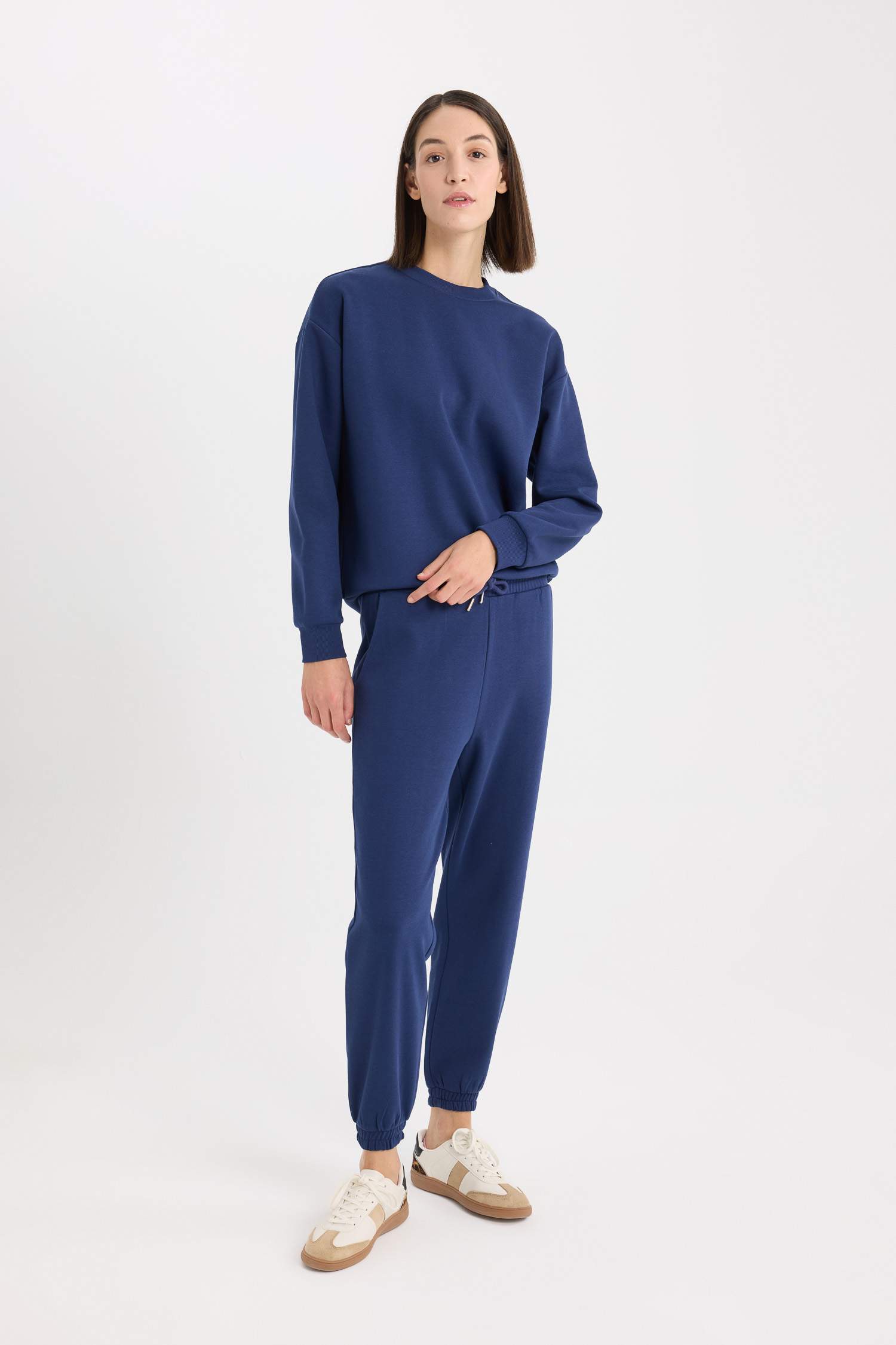 Relax Fit Толстовка с Круглым Воротом Базовая Плотная Из Толстовочного Материала