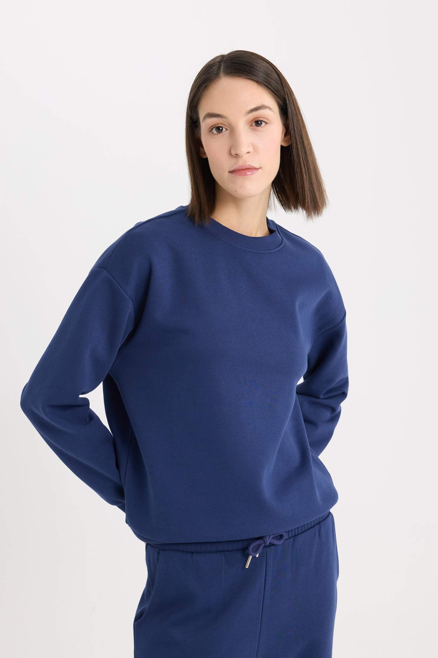 Relax Fit Толстовка с Круглым Воротом Базовая Плотная Из Толстовочного Материала