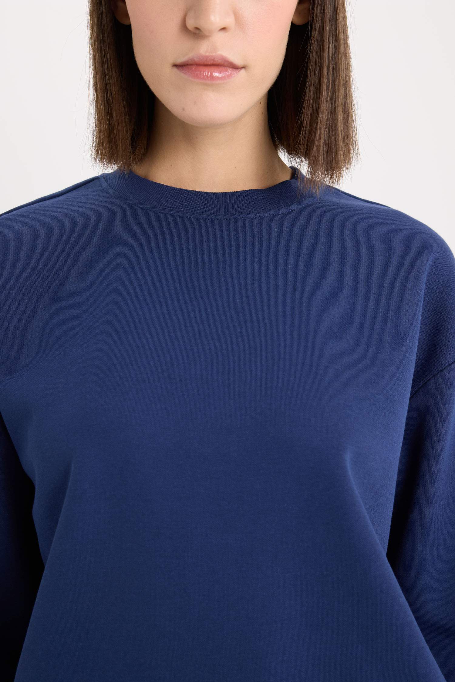 Relax Fit Толстовка с Круглым Воротом Базовая Плотная Из Толстовочного Материала