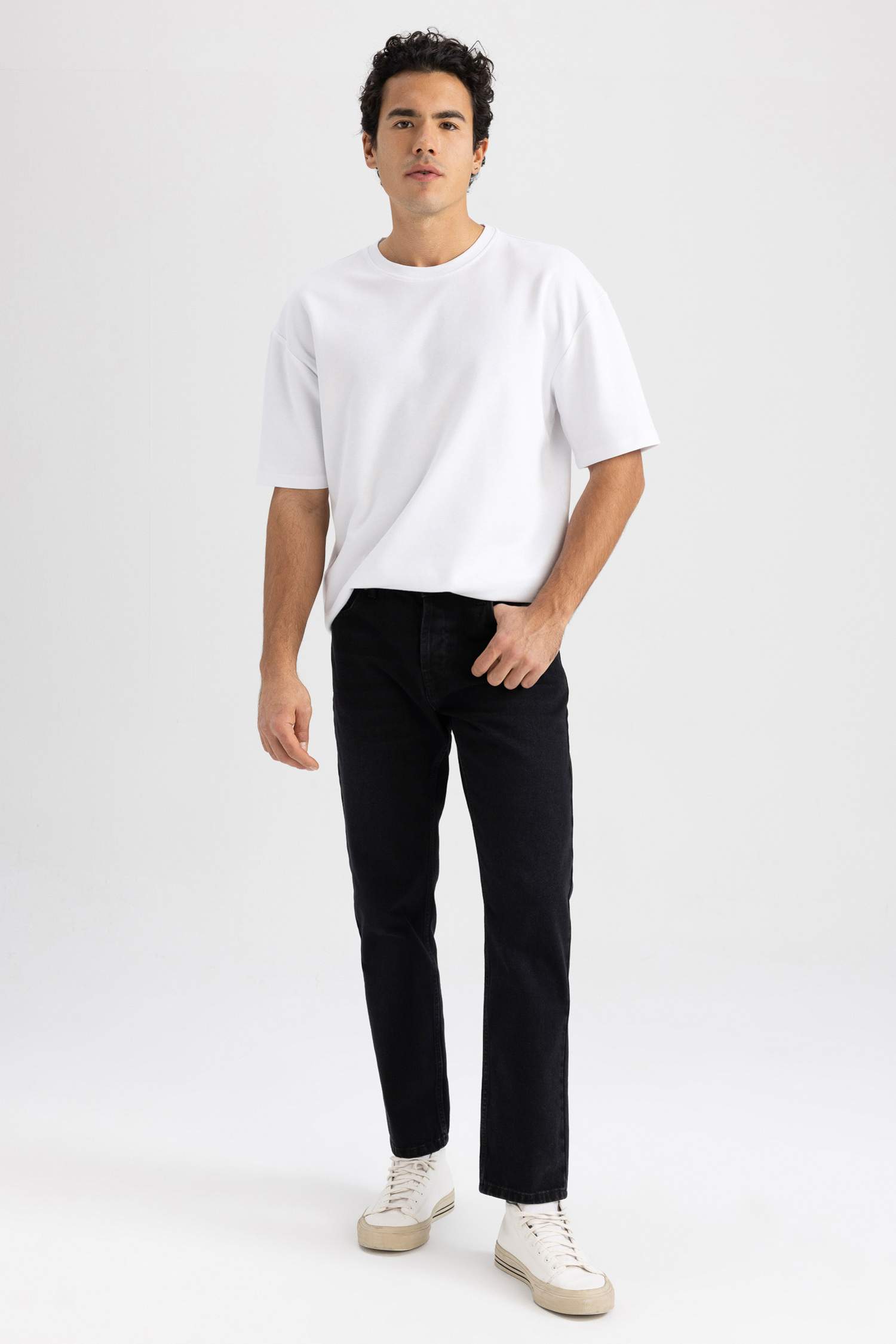 Straight Fit Normal Mold Normal Waist Pipe Leg Jeans