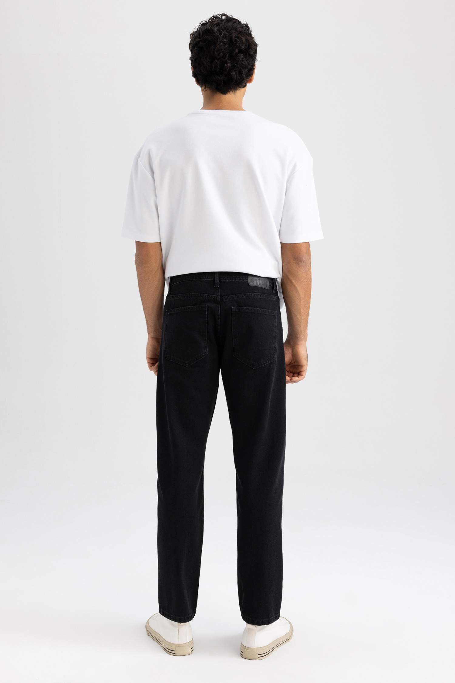 Straight Fit Normal Mold Normal Waist Pipe Leg Jeans