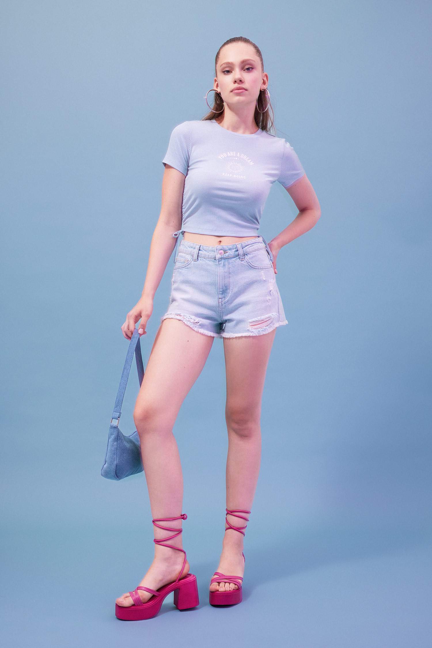 تيشيرت نص ردن مطبوع بياخة مستديرة