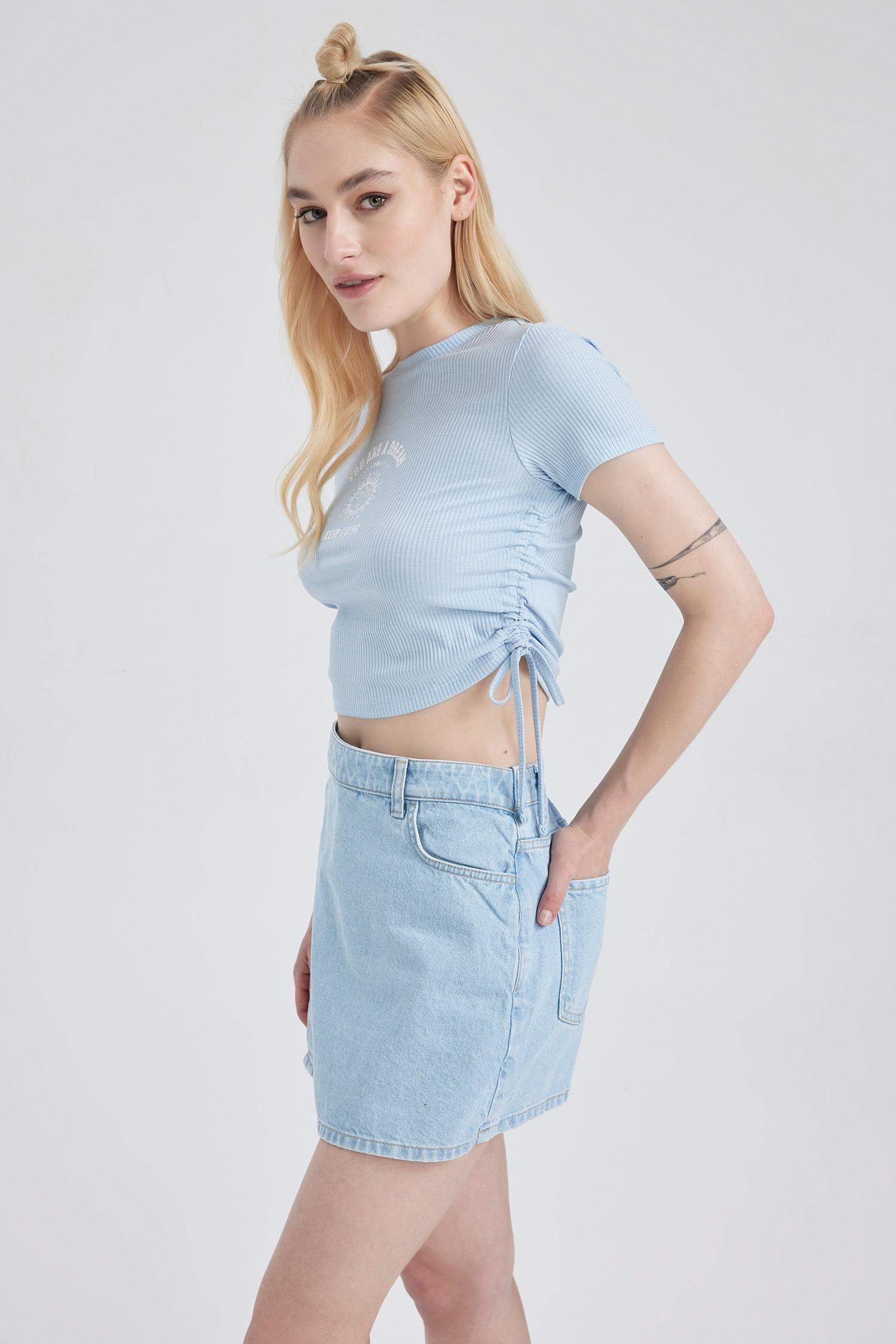 تيشيرت نص ردن مطبوع بياخة مستديرة