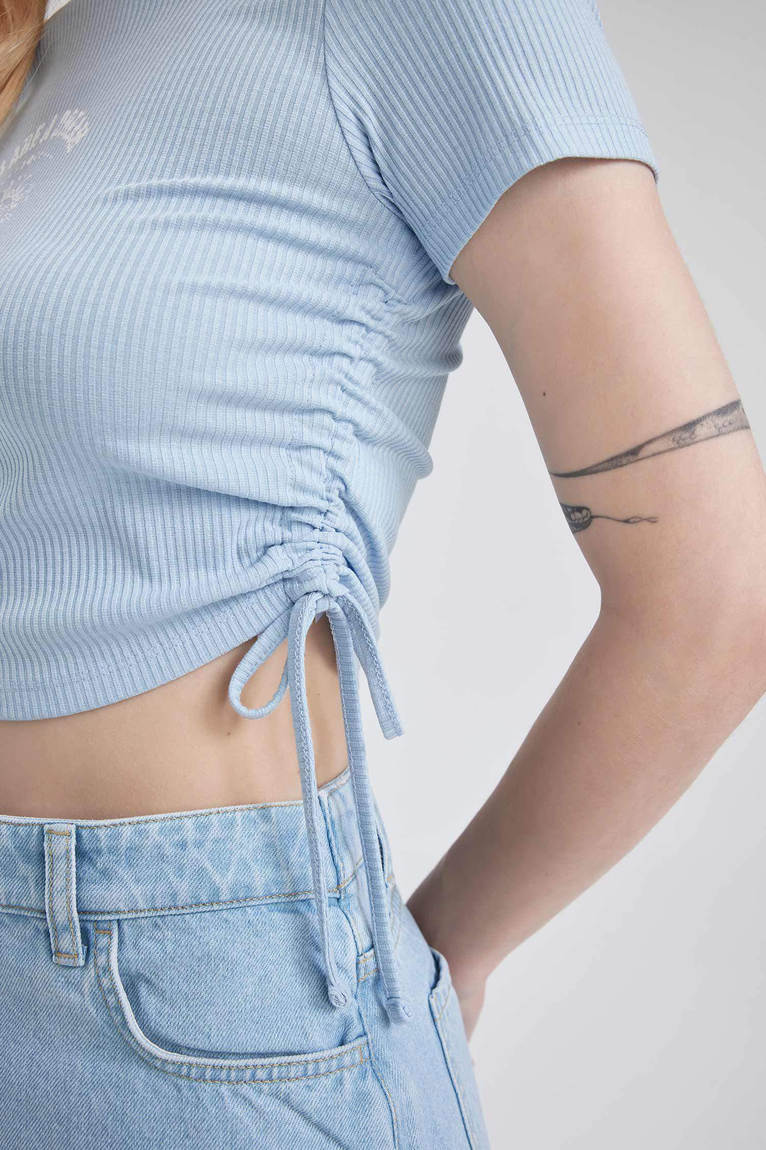 تيشيرت نص ردن مطبوع بياخة مستديرة