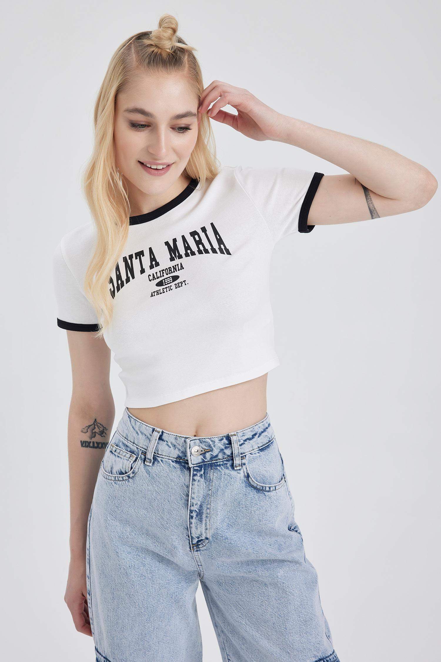 Fitted Crew Neck Printed Short Sleeve Crop T-Shirt