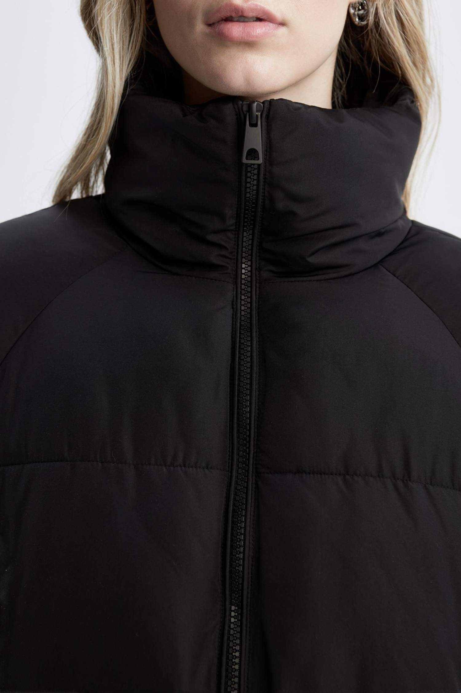 Su Geçirmez Şişme Mont Dik Yaka Fermuarlı Cepli Kısa