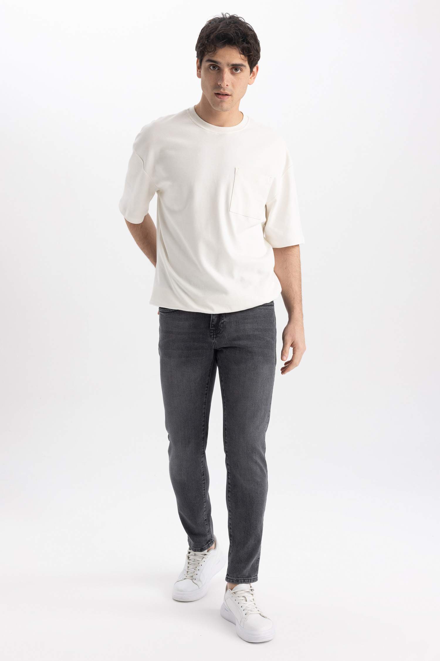 Slim Tapered Fit Narrow Fit Normal Waist Tapered Leg Jeans