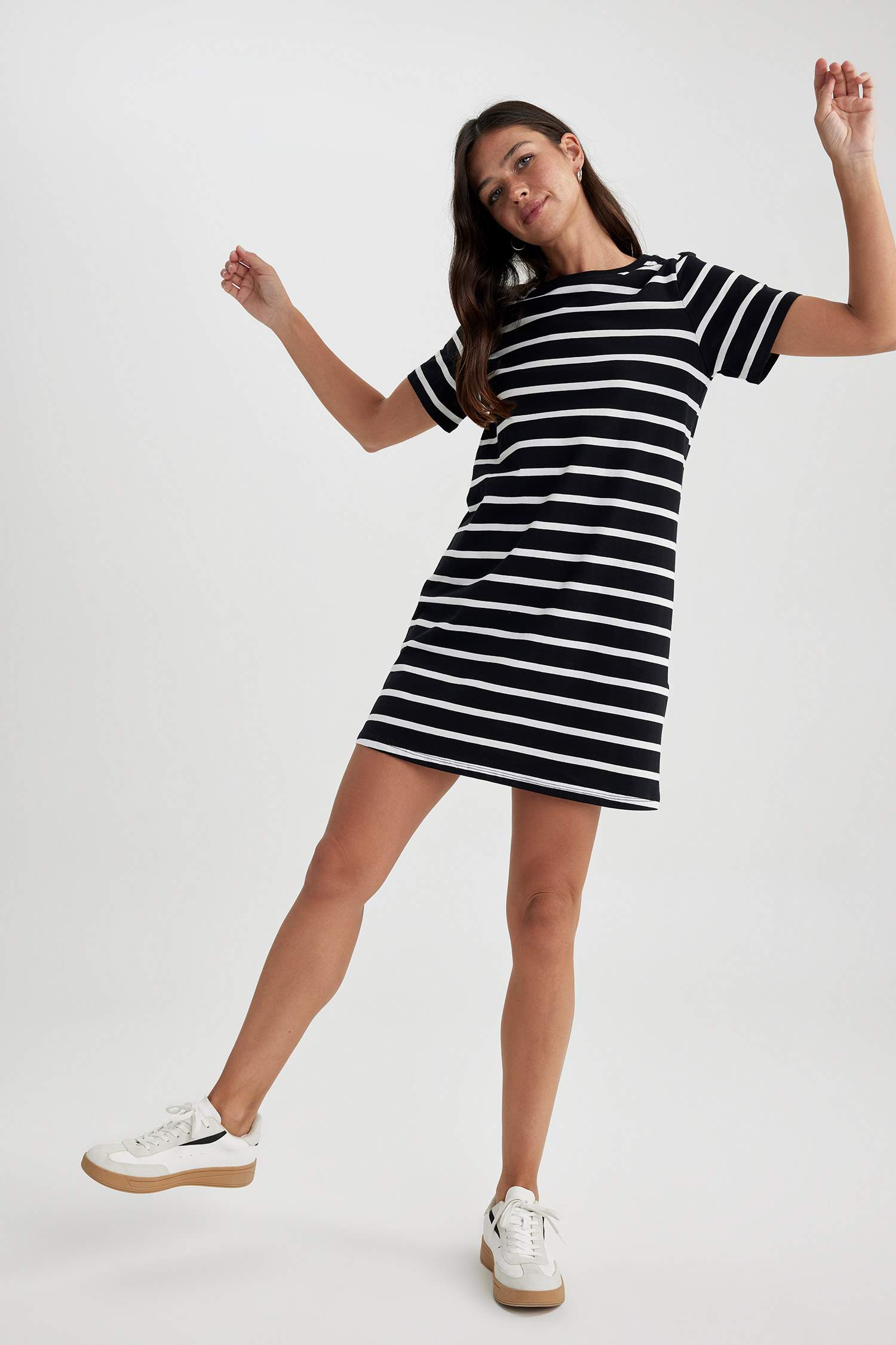 Coool т-жейде с мойын қысқа жеңді Қысқа жеңді трикотаж көйлек