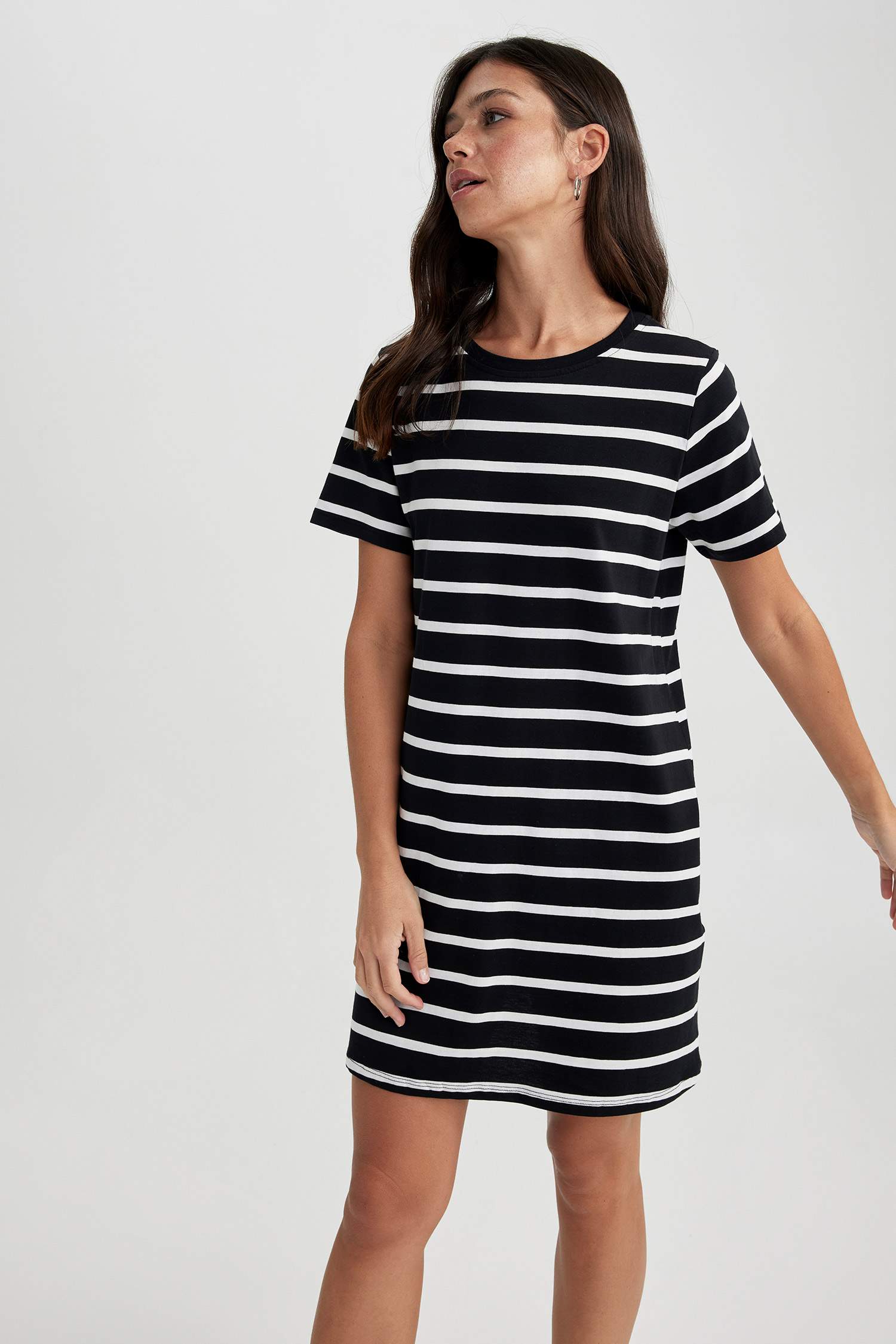 Coool т-жейде с мойын қысқа жеңді Қысқа жеңді трикотаж көйлек