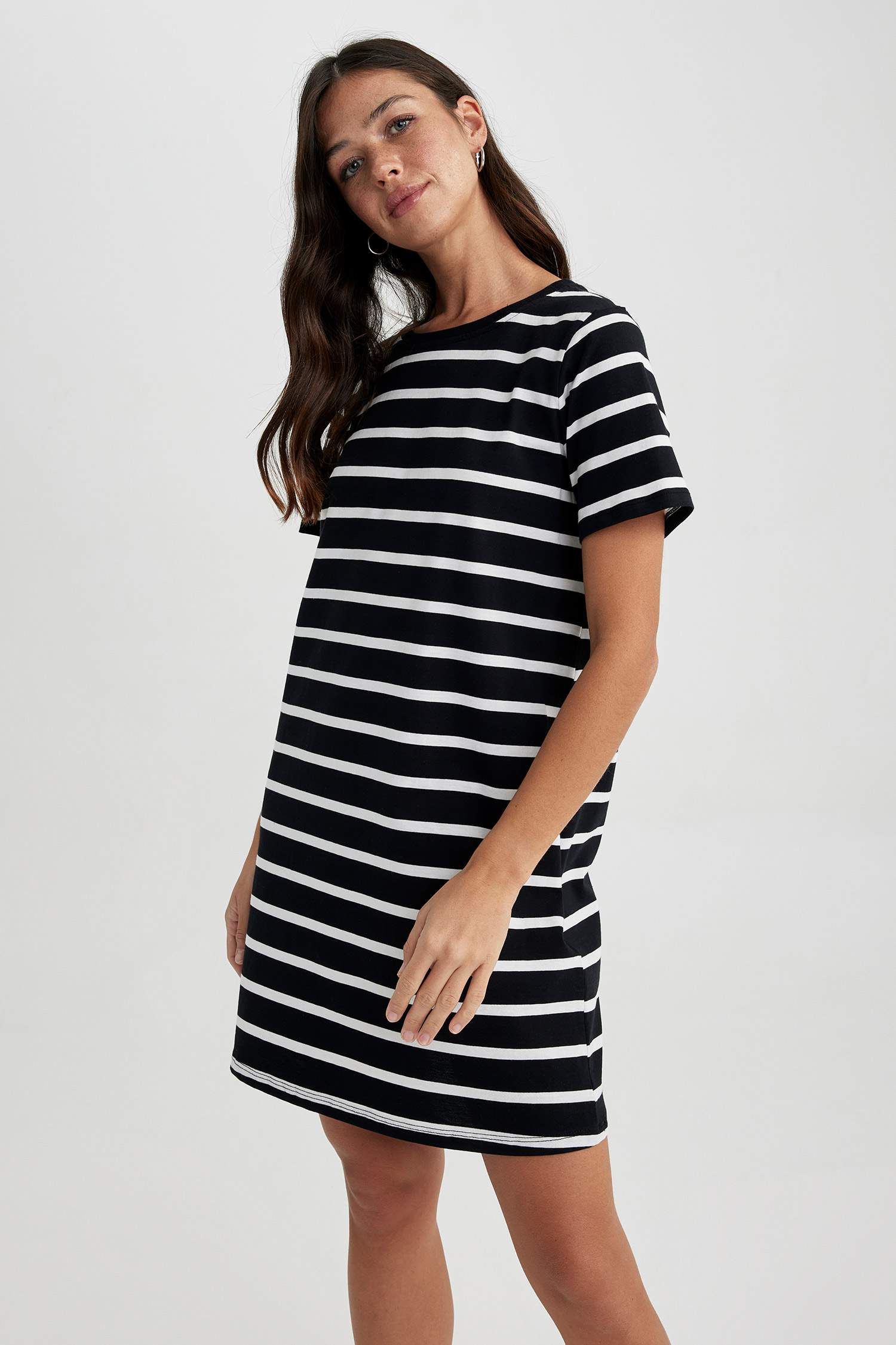 Coool т-жейде с мойын қысқа жеңді Қысқа жеңді трикотаж көйлек