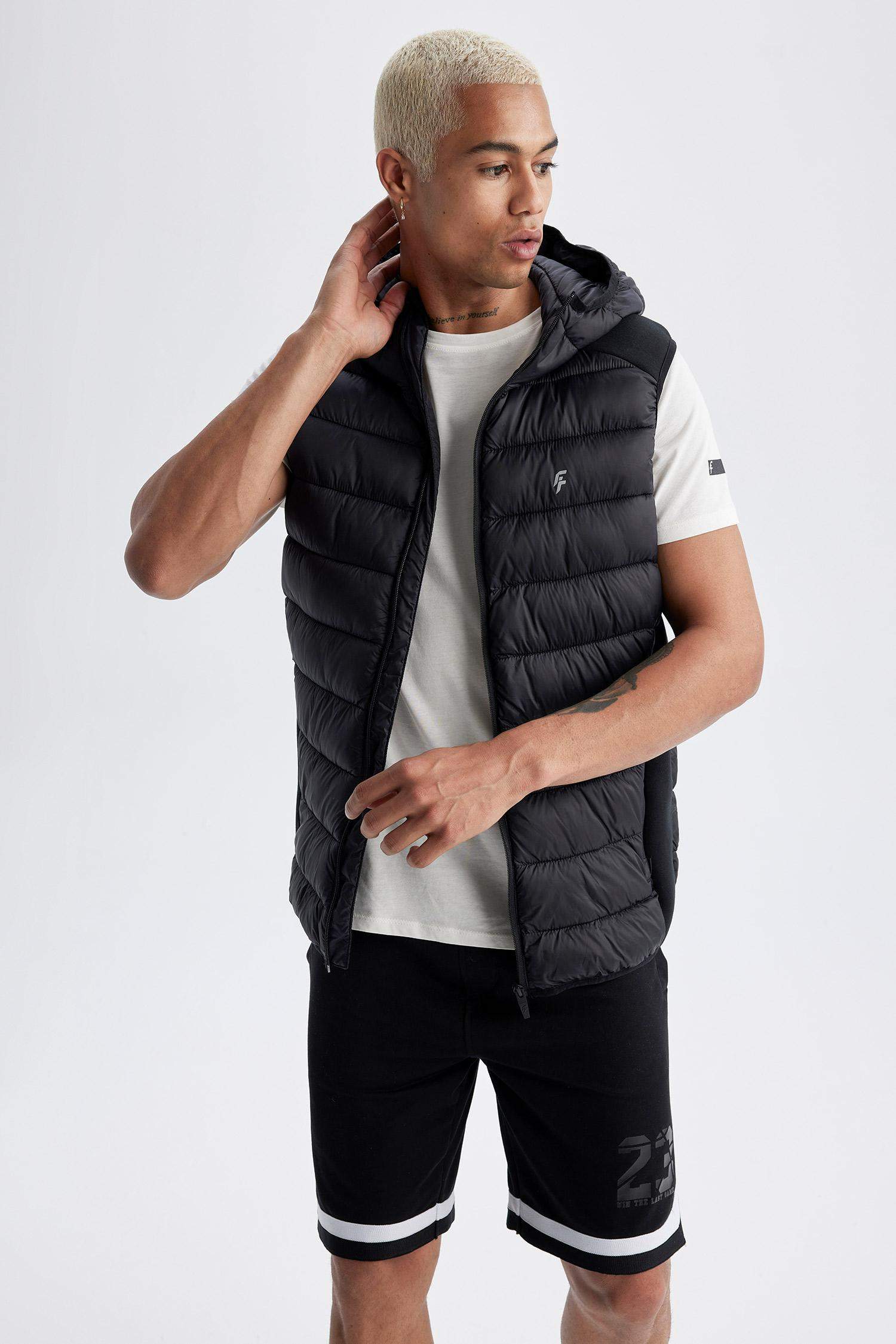 DeFactoFit Slim Fit Su İtici Kapüşonlu Yanları Squba Kumaş Şişme Yelek