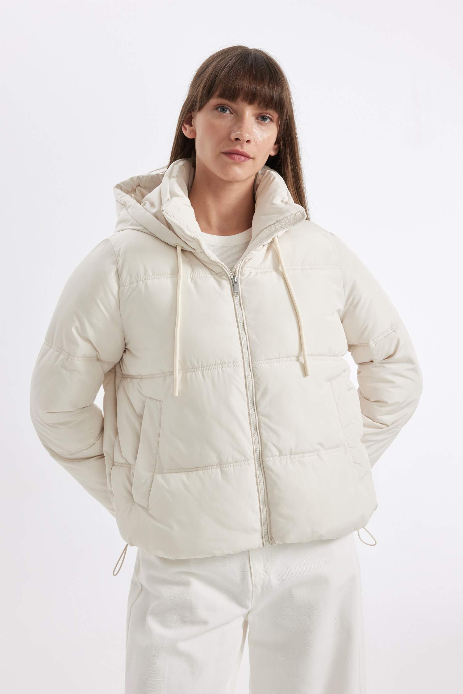 Su Geçirmez Oversize Geniş Kalıp Kapüşonlu Isı Yalıtımlı Rüzgar Geçirmez Puffer Şişme Mont