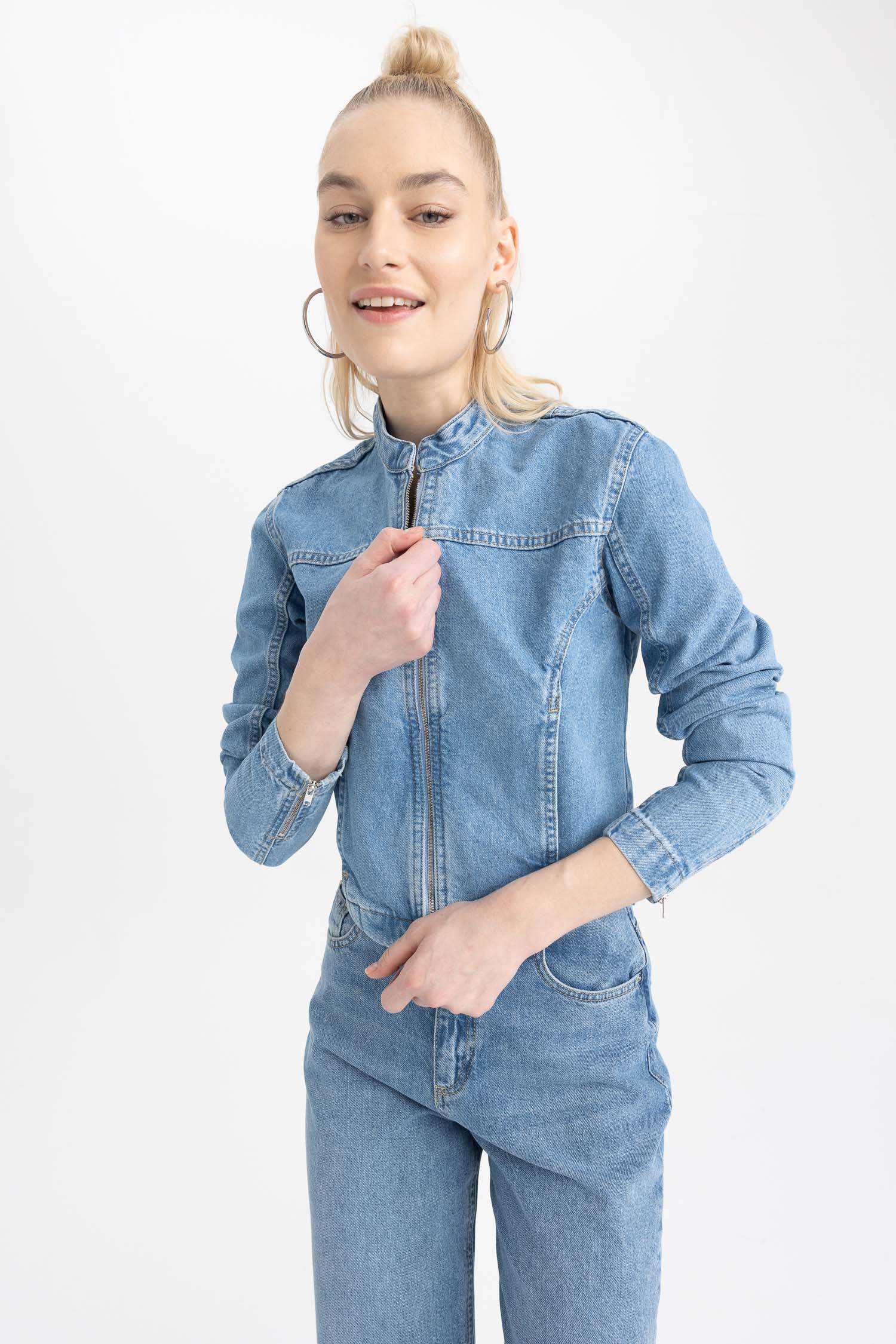 جاكيت جينز كروب فاشون فيت