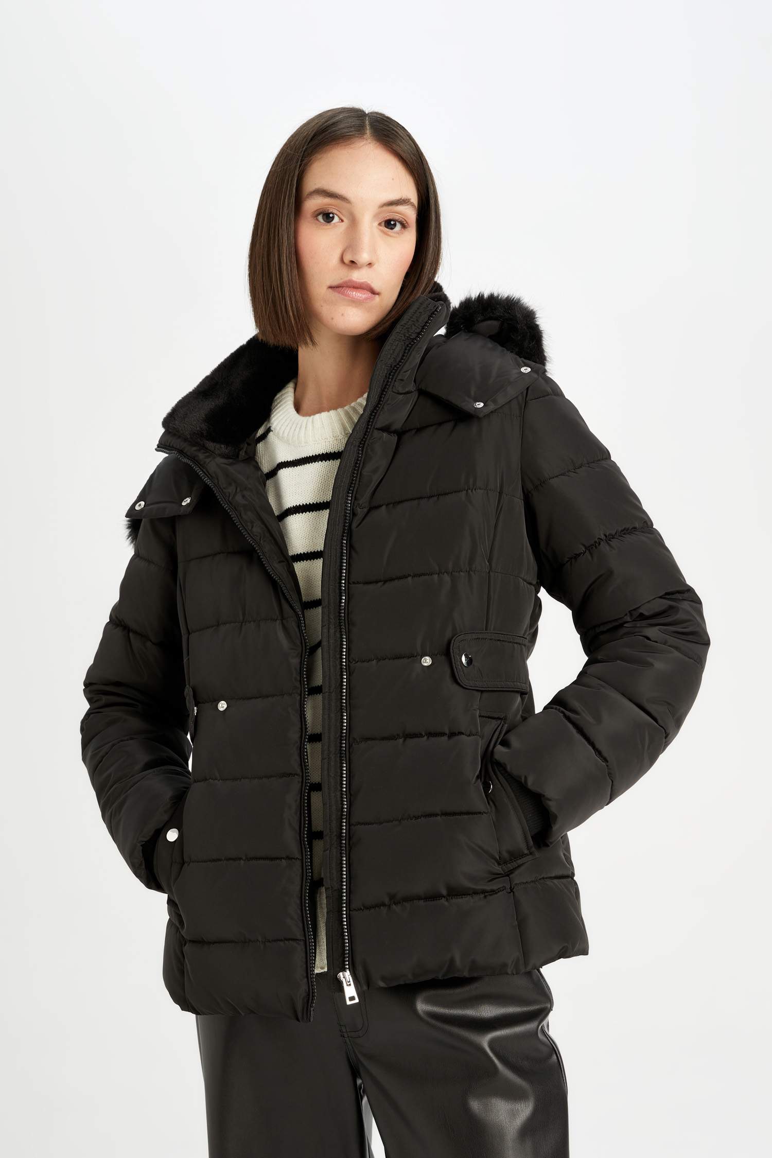 Su Geçirmez Hafif Uzun Şişme Mont Çıkarılabilir Suni Kürk Kapüşonlu Kapitoneli Fermuar Çıtçıtlı Cepli