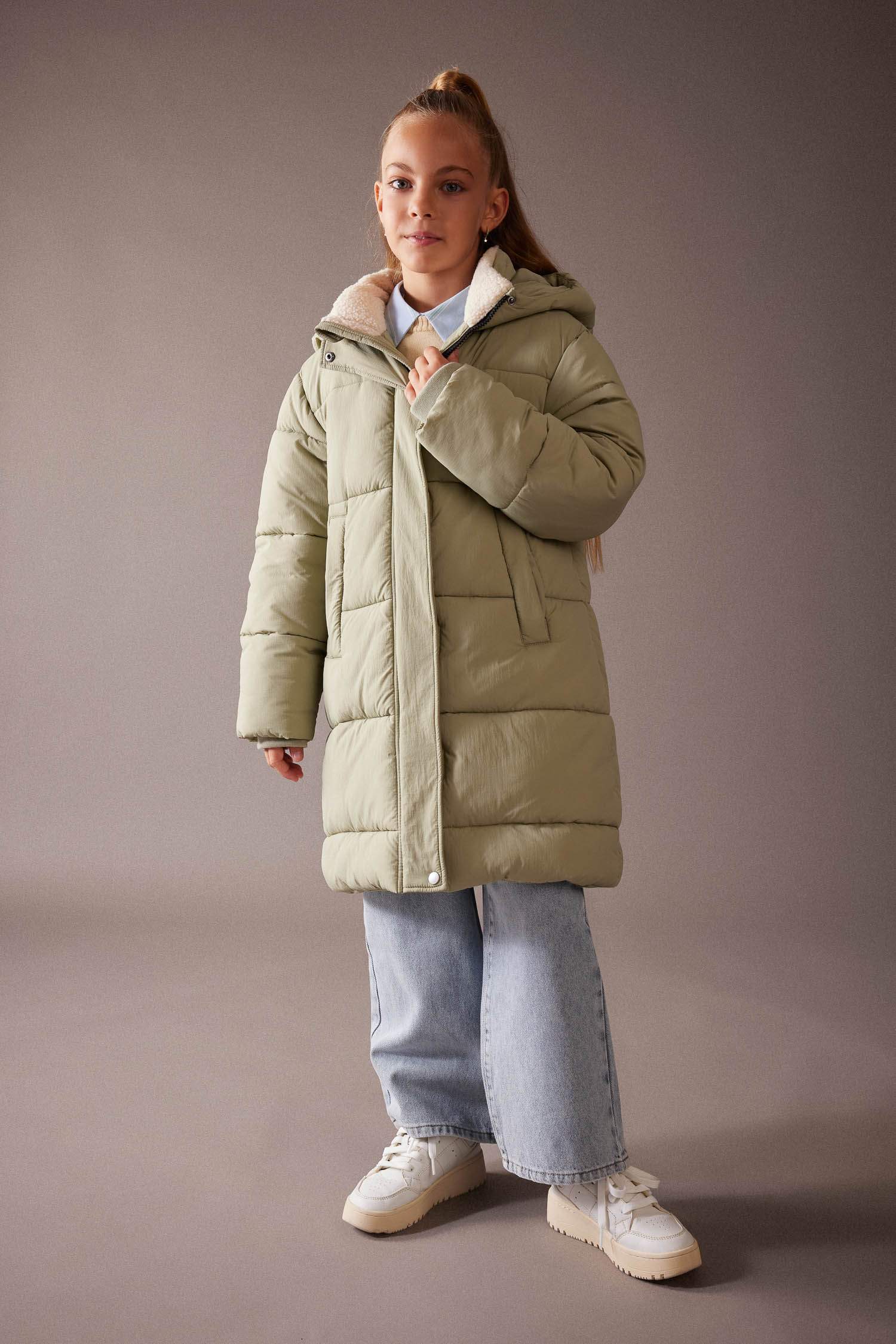 Қыздарға бас киімді Пальто