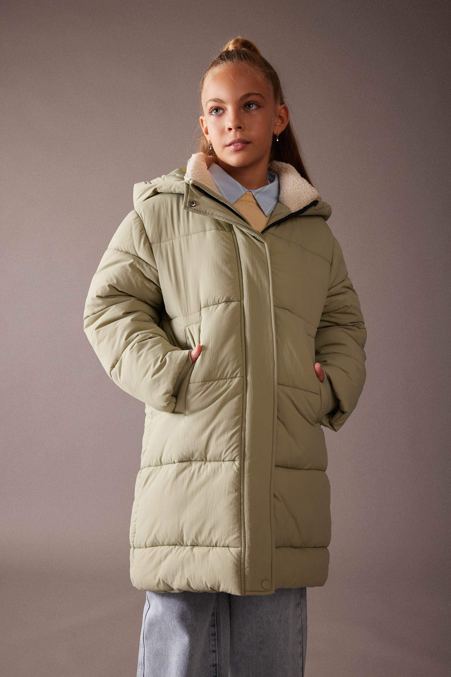 Қыздарға бас киімді Пальто