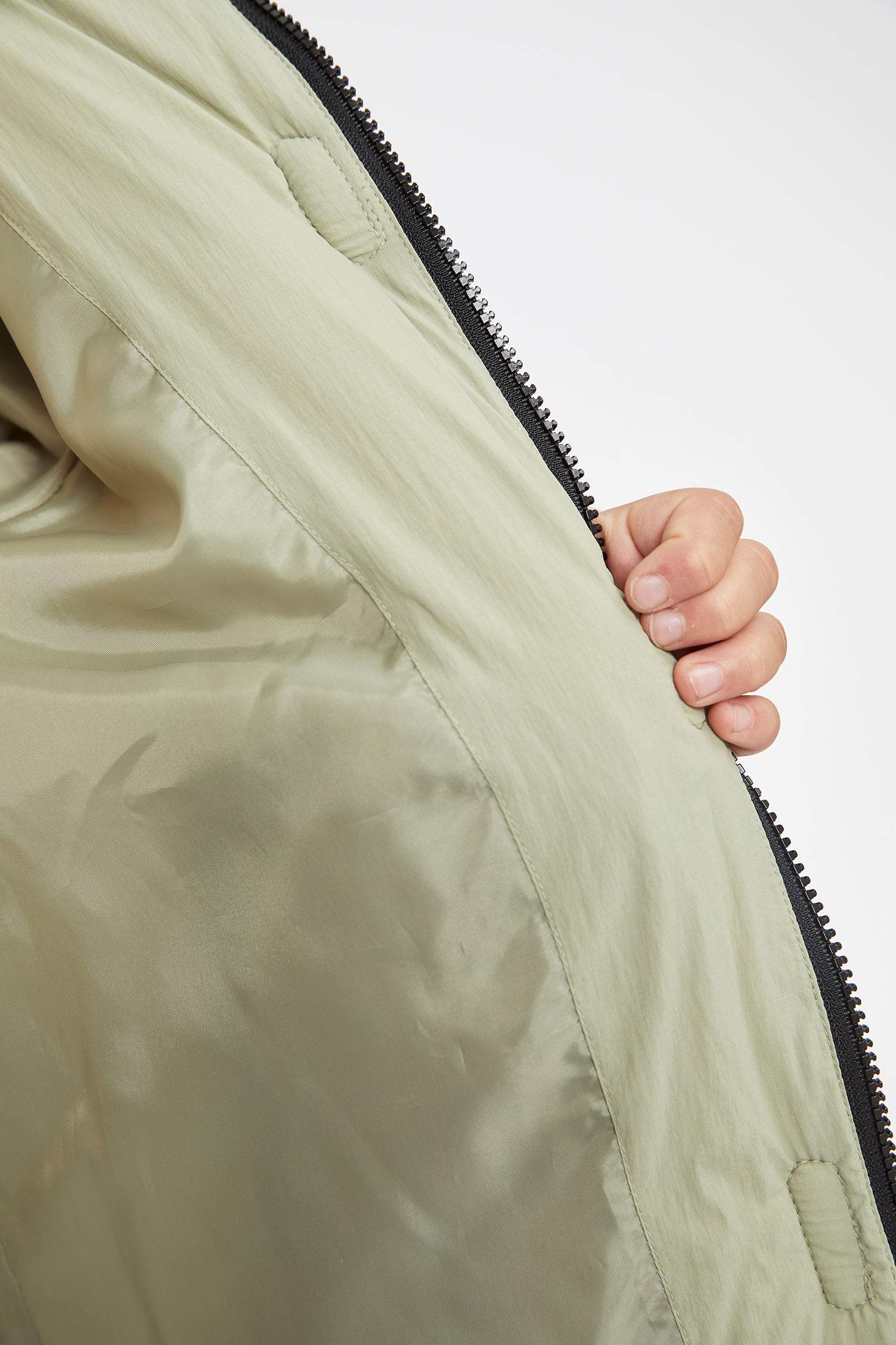 جاكيت بامب طويل بناتي بكابيشون وتر برووف