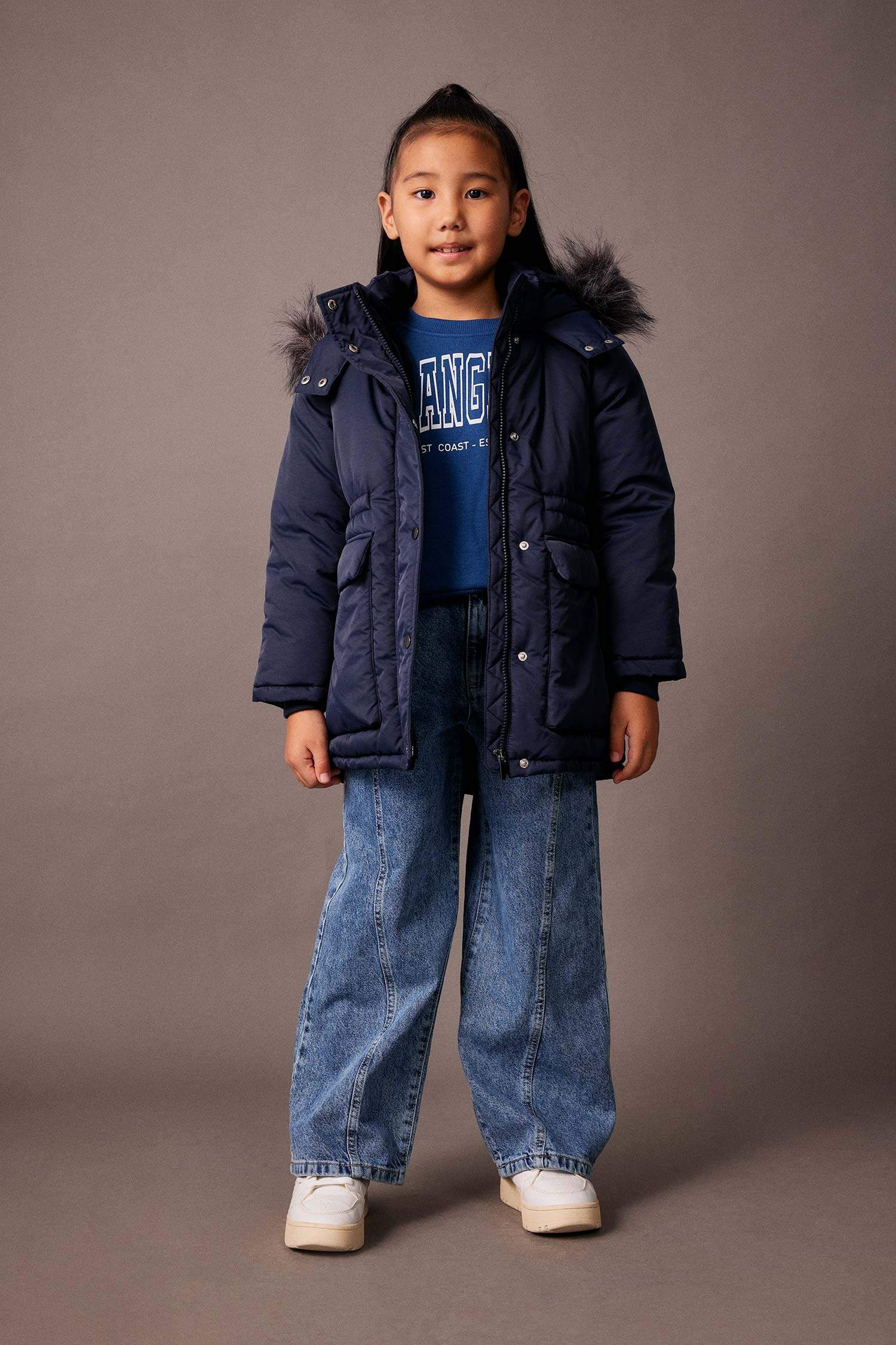 قمصلة نفخ بناتي بغطاء للرأس مبطن بفرو إصطناعي