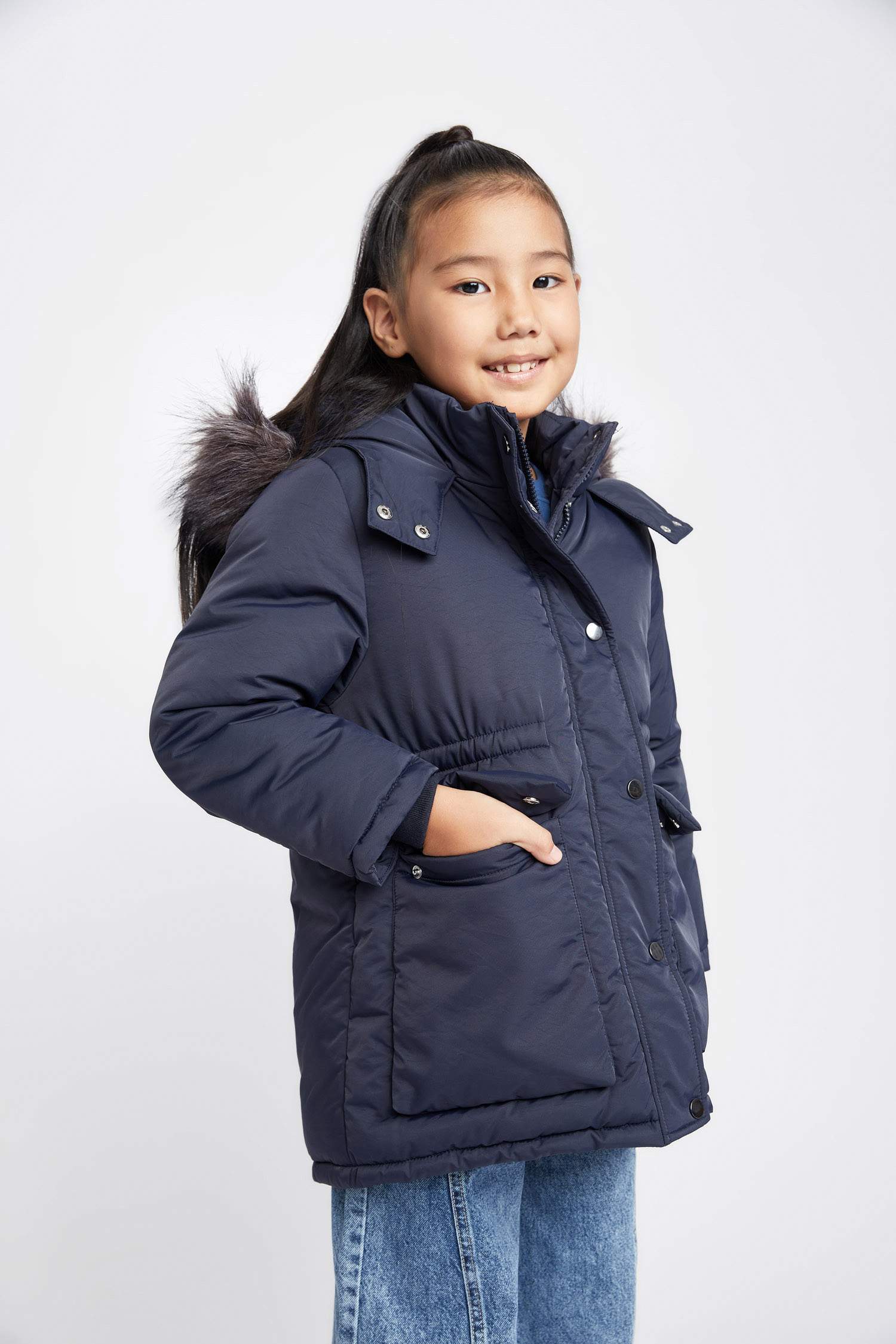 قمصلة نفخ بناتي بغطاء للرأس مبطن بفرو إصطناعي