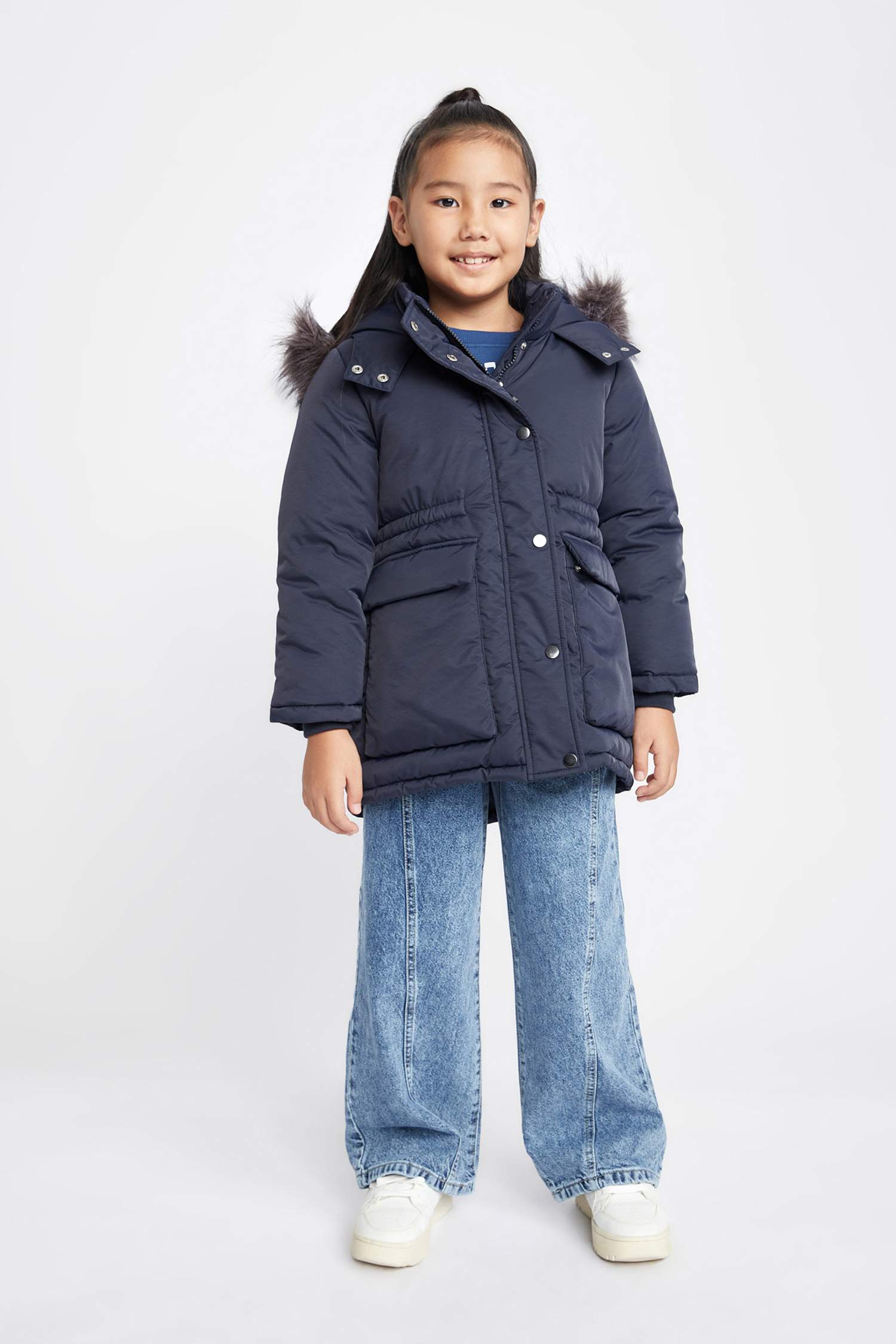 قمصلة نفخ بناتي بغطاء للرأس مبطن بفرو إصطناعي