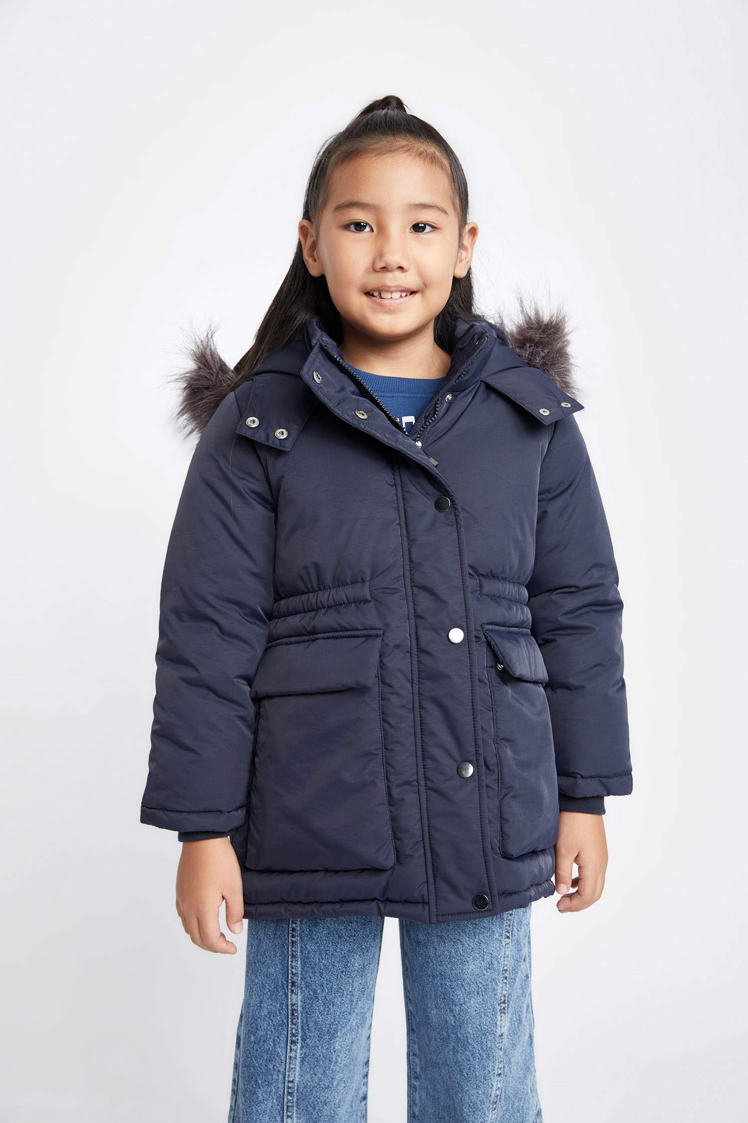 قمصلة نفخ بناتي بغطاء للرأس مبطن بفرو إصطناعي