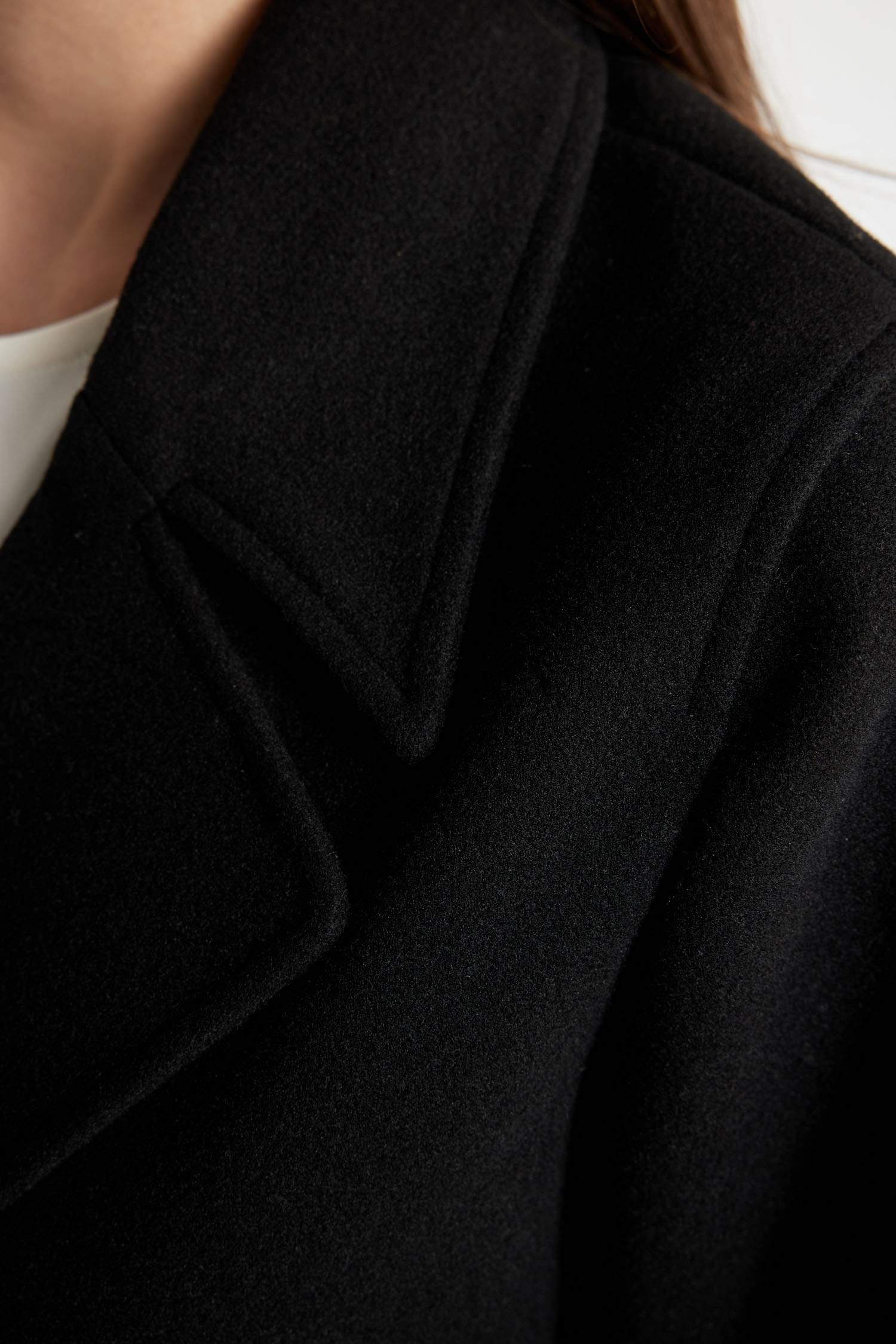 Rüzgar Geçirmez Uzun Kaşe Kaban Oversize Geniş Kalıp Kruvaze Yaka Düğmeli