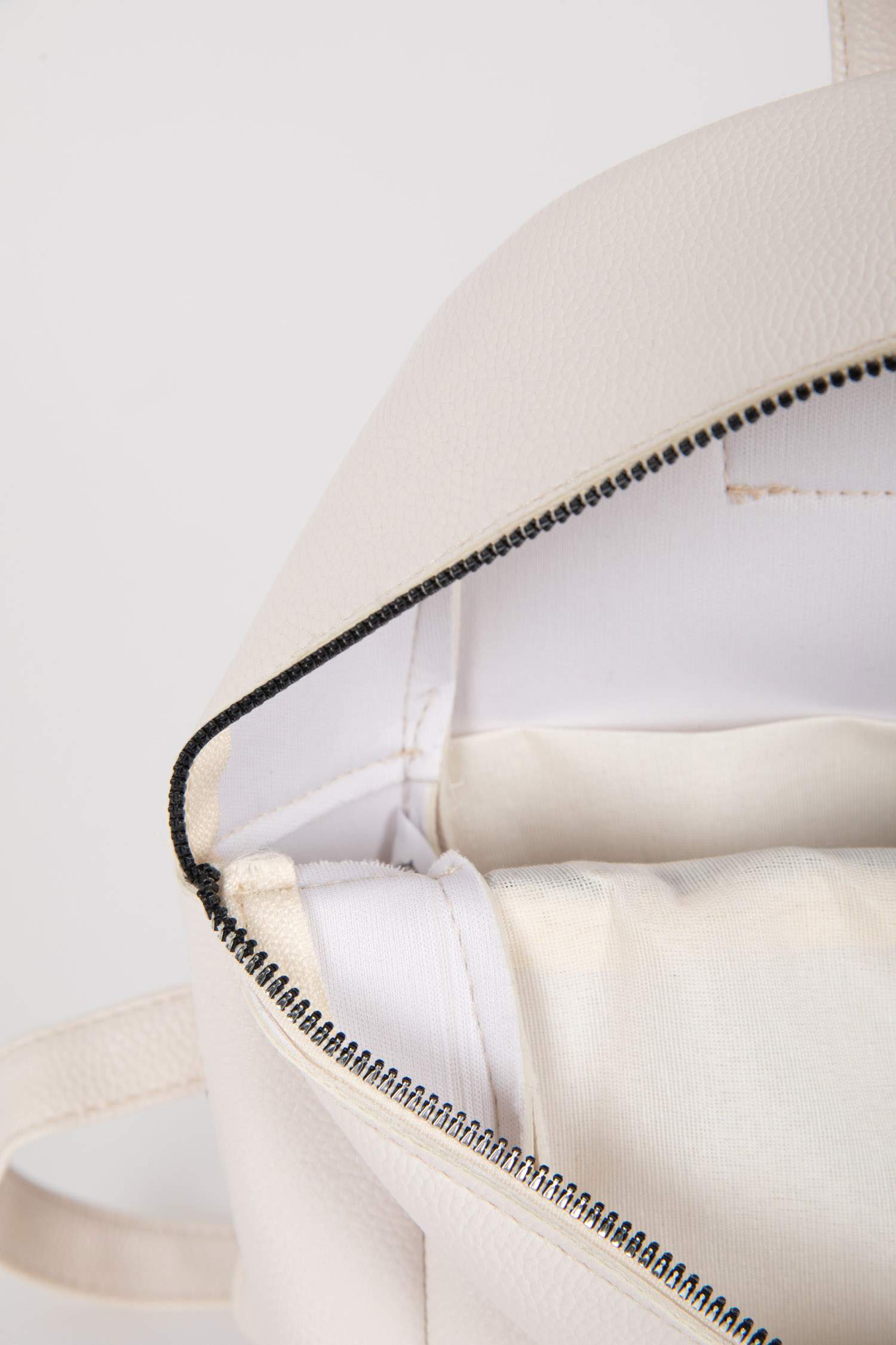 شنطة ظهر نسائي جلد صناعي