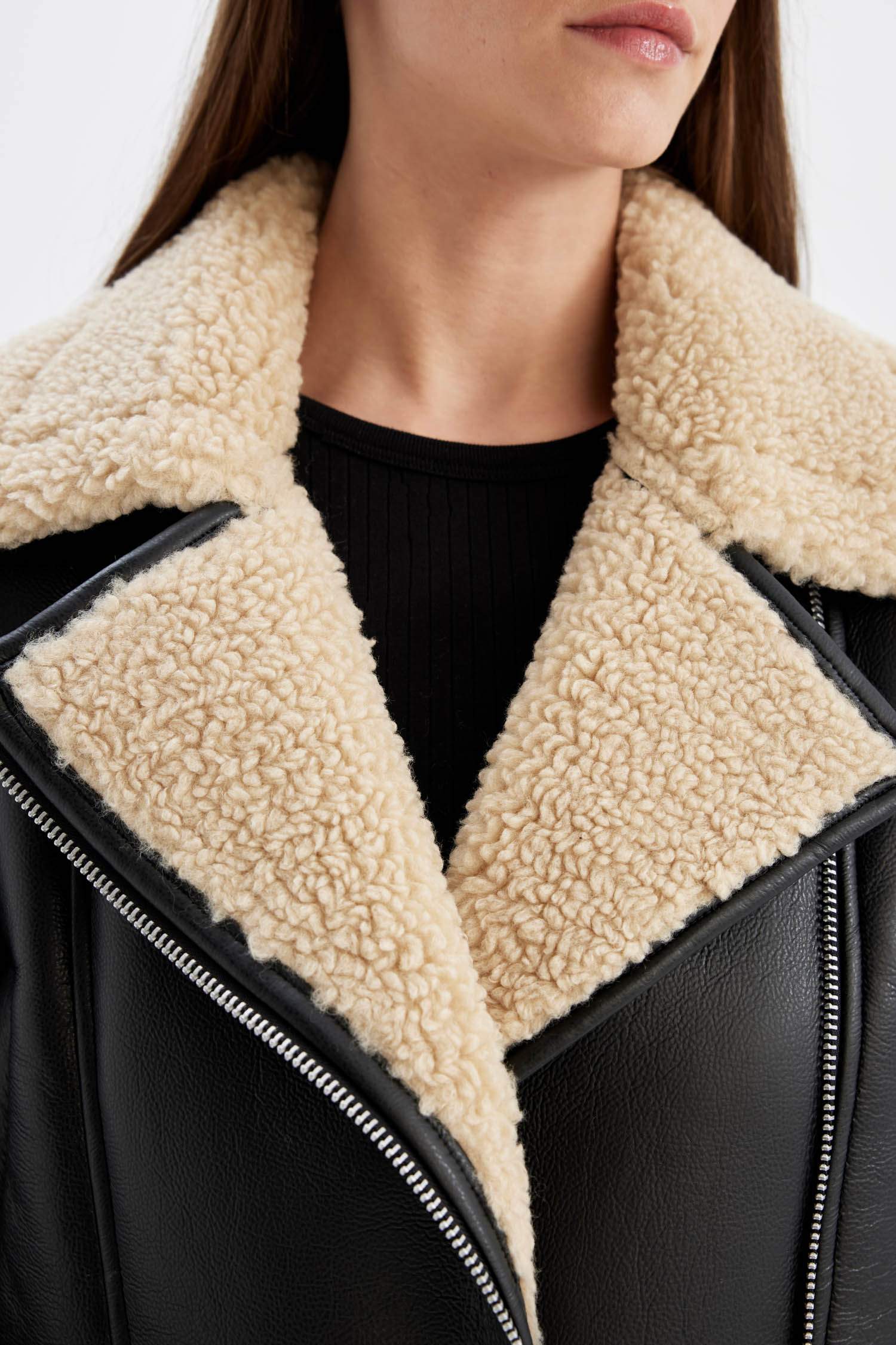 Su Geçirmez Suni Deri Mont Oversize Geniş Kalıp Kruvaze Yaka Fermuarlı Mevsimlik Suni Kürk Astarlı