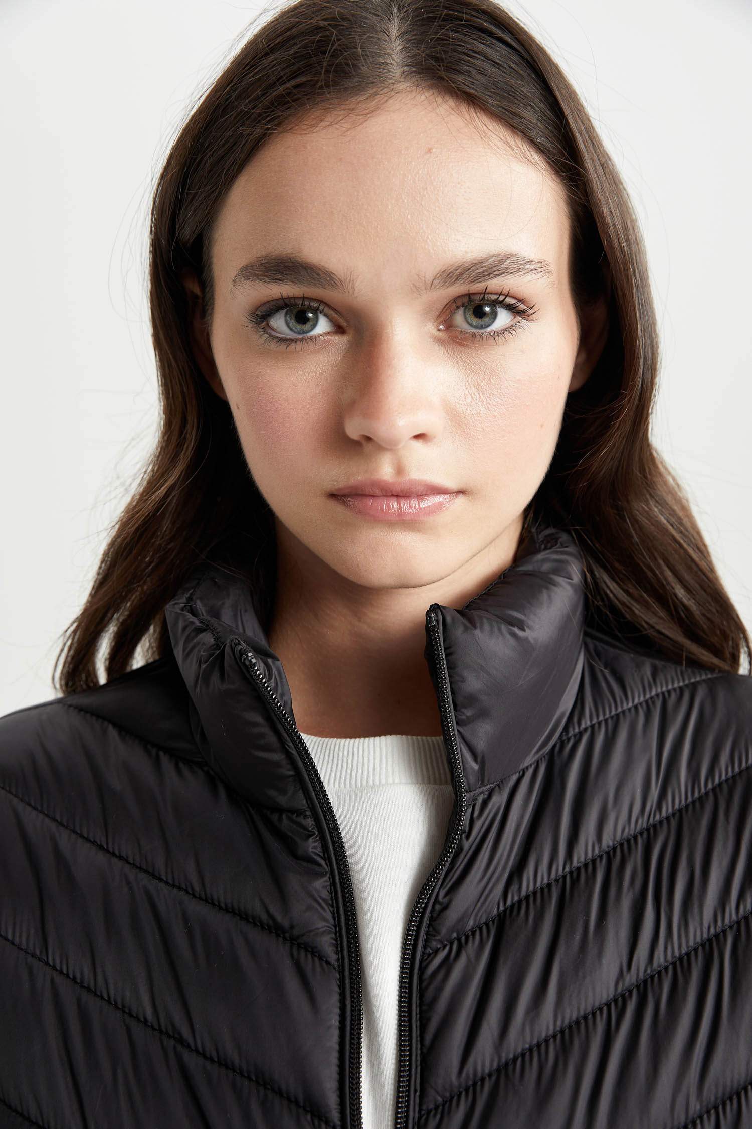 Su İtici Hafif Şişme Mont Dik Yaka Kapitoneli Fermuarlı Cepli Mevsimlik