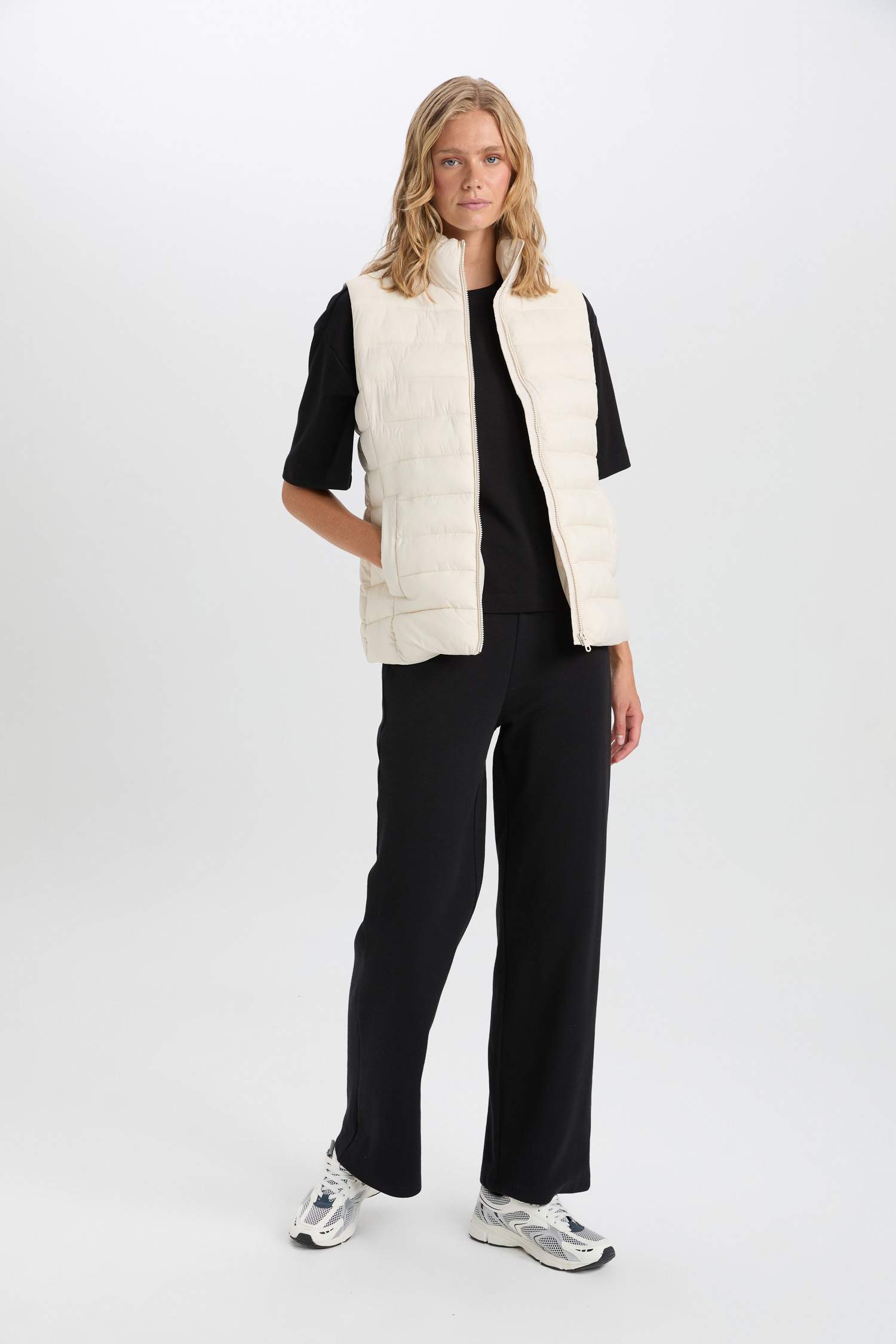 Su Geçirmez Dik Yaka Kapitoneli Fermuarlı Cepli Mevsimlik Şişme Yelek