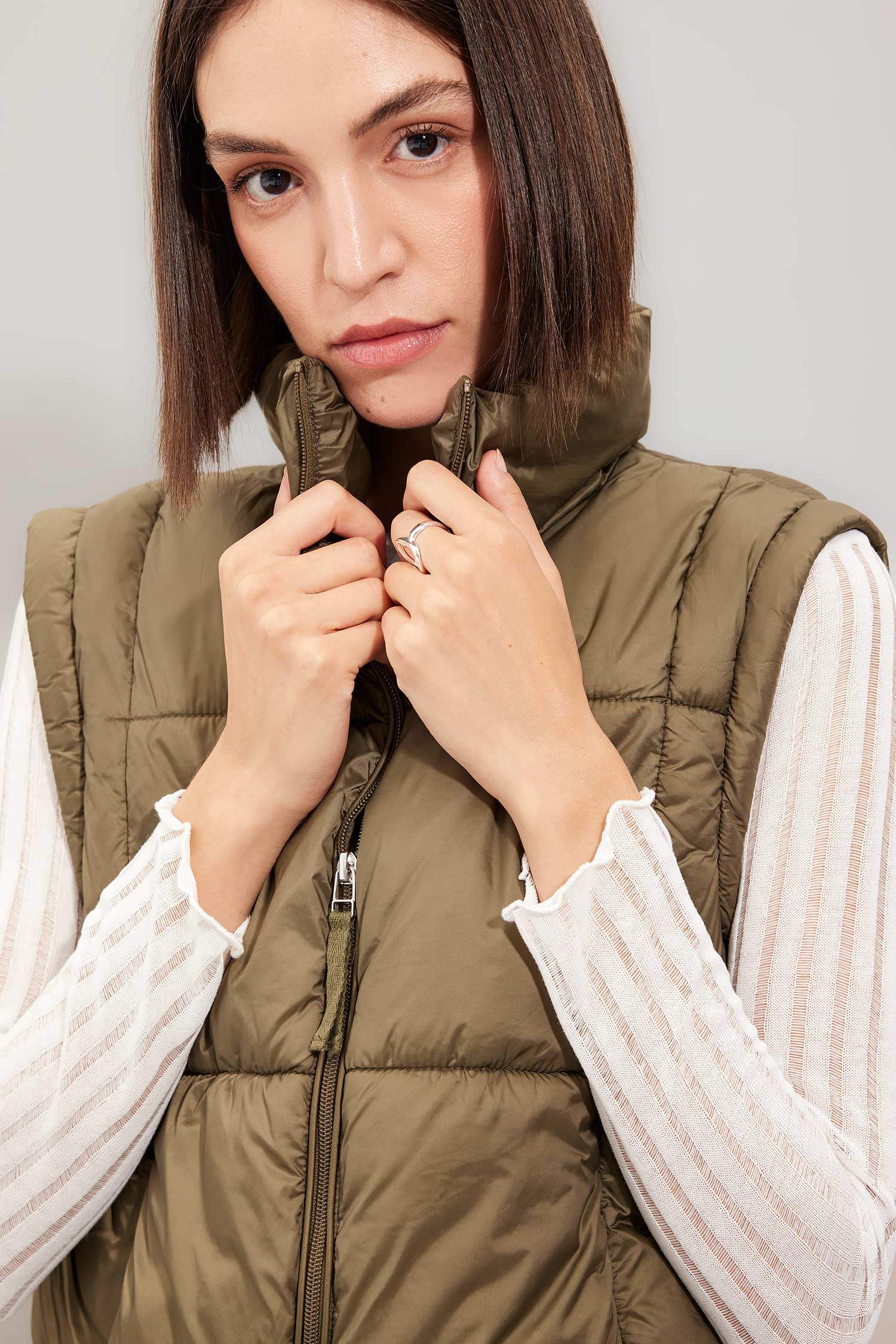 Su Geçirmez Şişme Yelek Dik Yaka Fermuarlı Cepli Etek Ucu Ayarlanabilir Lastikli Mevsimlik