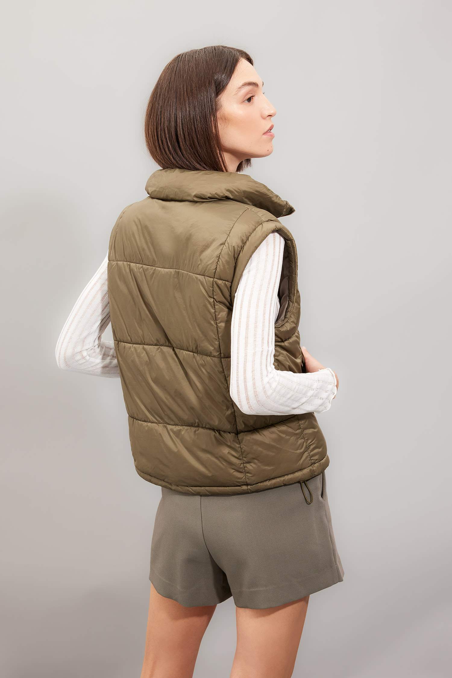 Su Geçirmez Şişme Yelek Dik Yaka Fermuarlı Cepli Etek Ucu Ayarlanabilir Lastikli Mevsimlik