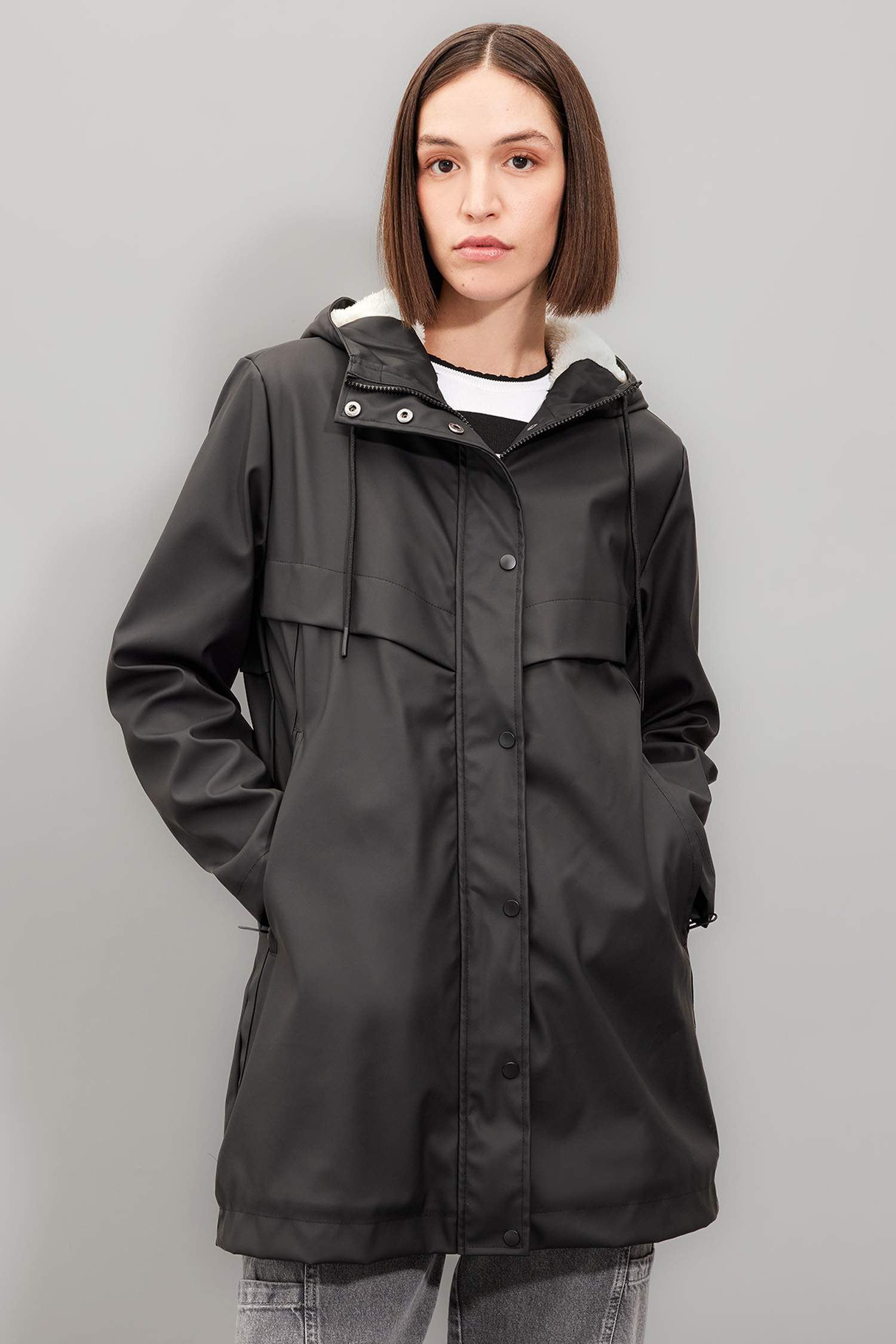 Su Geçirmez Uzun Yağmurluk Polar Astarlı Kapüşonlu Fermuarlı Çıtçıtlı Cepli Mevsimlik Suni Deri
