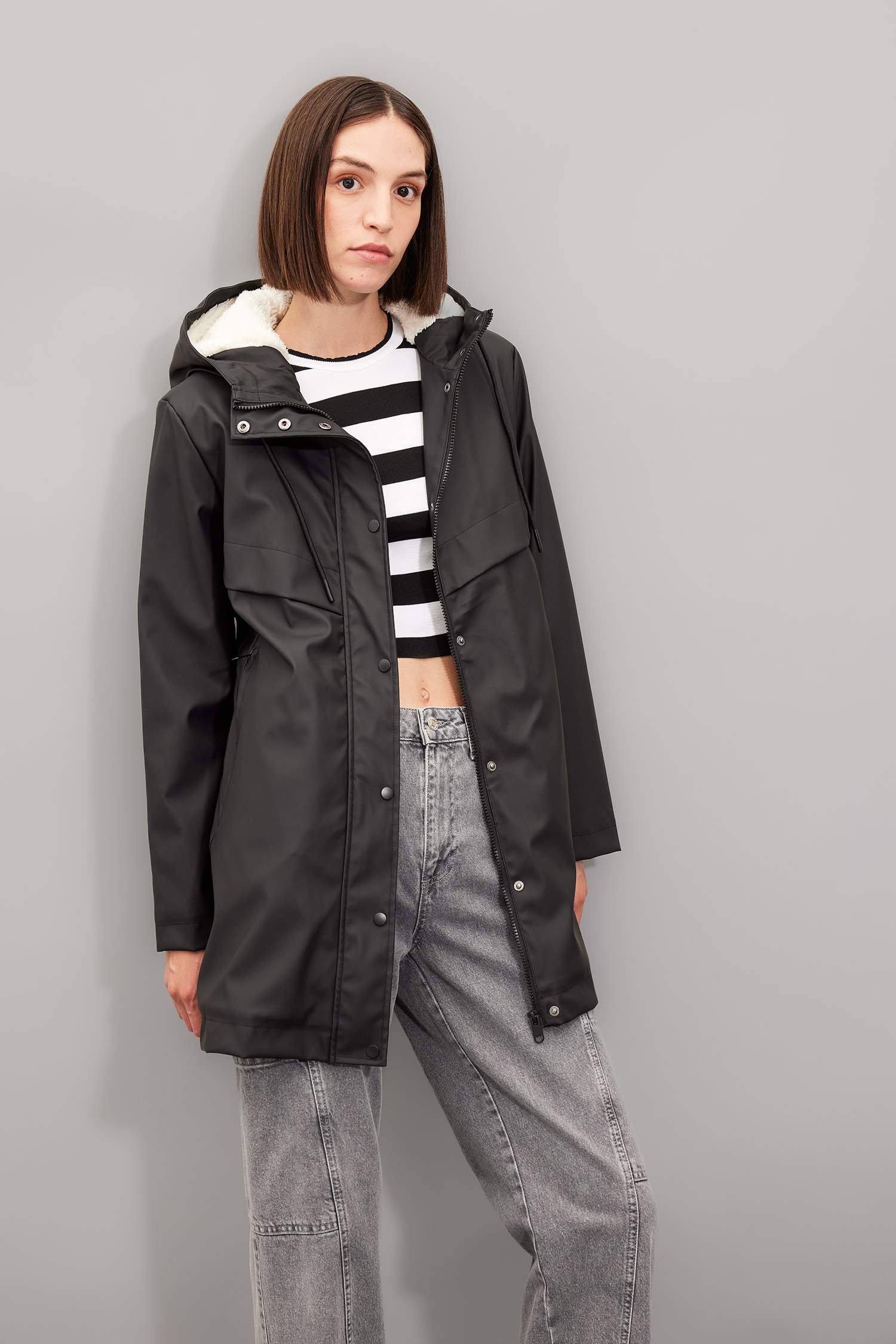 Su Geçirmez Uzun Yağmurluk Polar Astarlı Kapüşonlu Fermuarlı Çıtçıtlı Cepli Mevsimlik Suni Deri