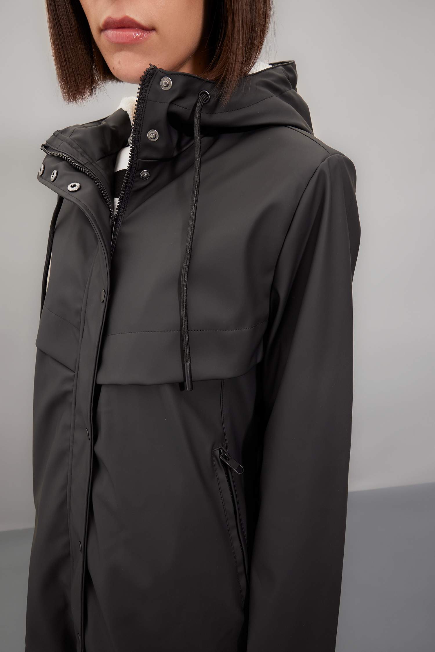 Su Geçirmez Uzun Yağmurluk Polar Astarlı Kapüşonlu Fermuarlı Çıtçıtlı Cepli Mevsimlik Suni Deri