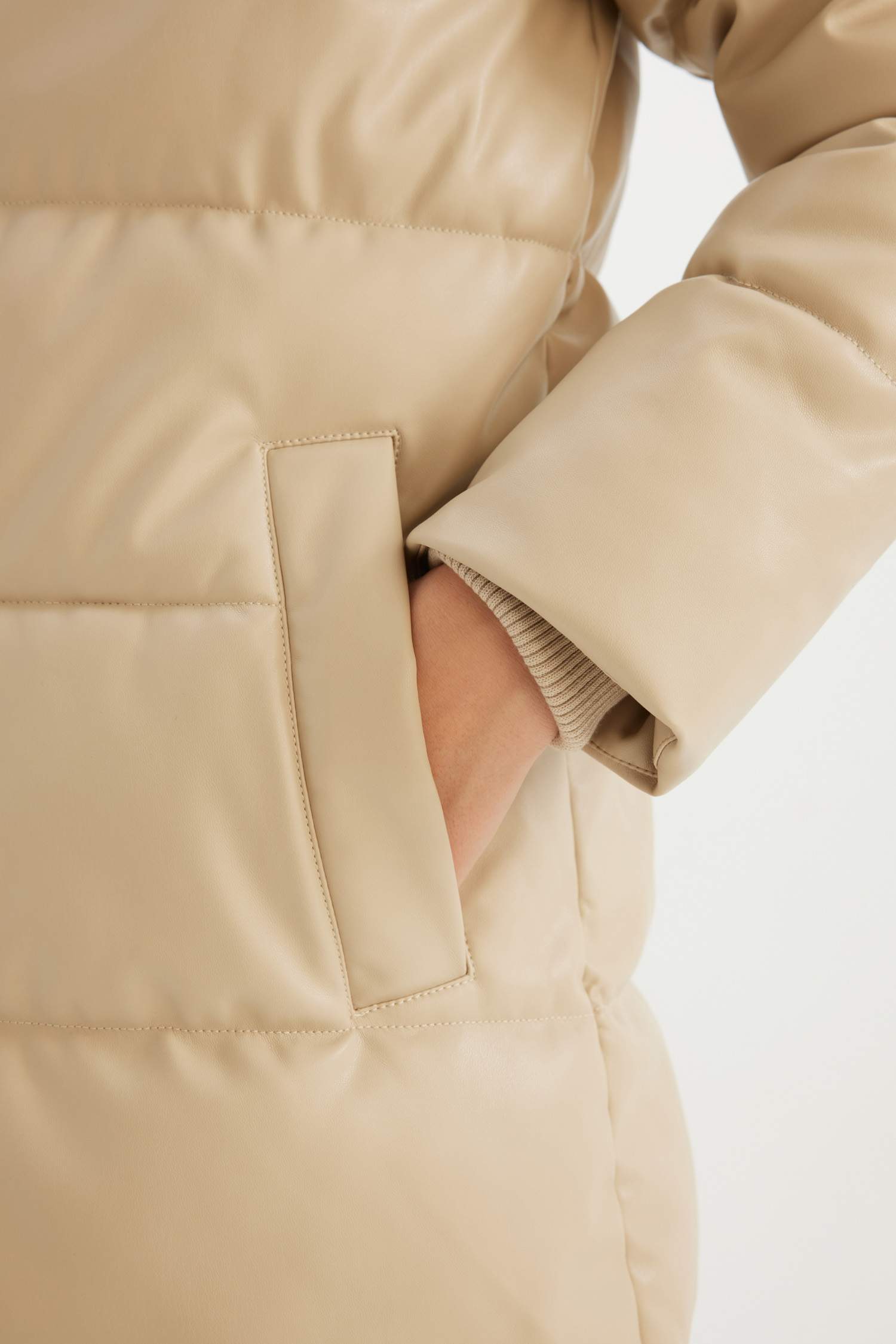 Su İtici Uzun Şişme Mont Parka Oversize Geniş Kalıp Dik Yaka Fermuarlı Suni Deri