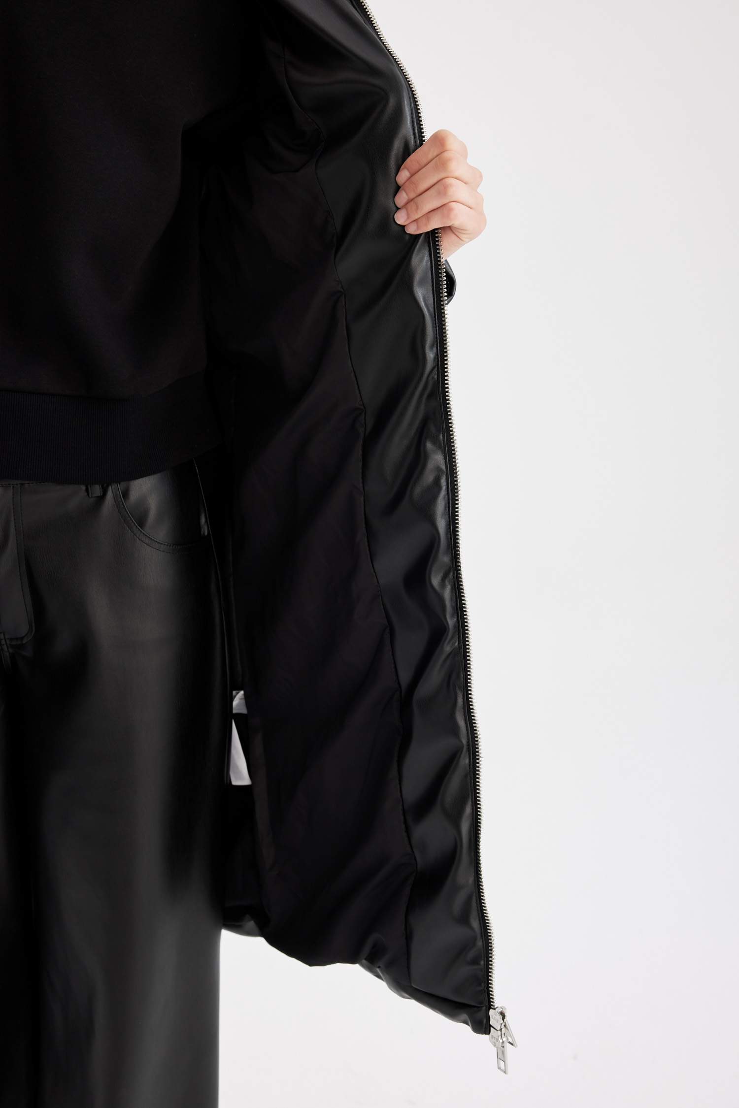 Su Geçirmez Uzun Şişme Mont Parka Oversize Geniş Kalıp Dik Yaka Fermuarlı Suni Deri