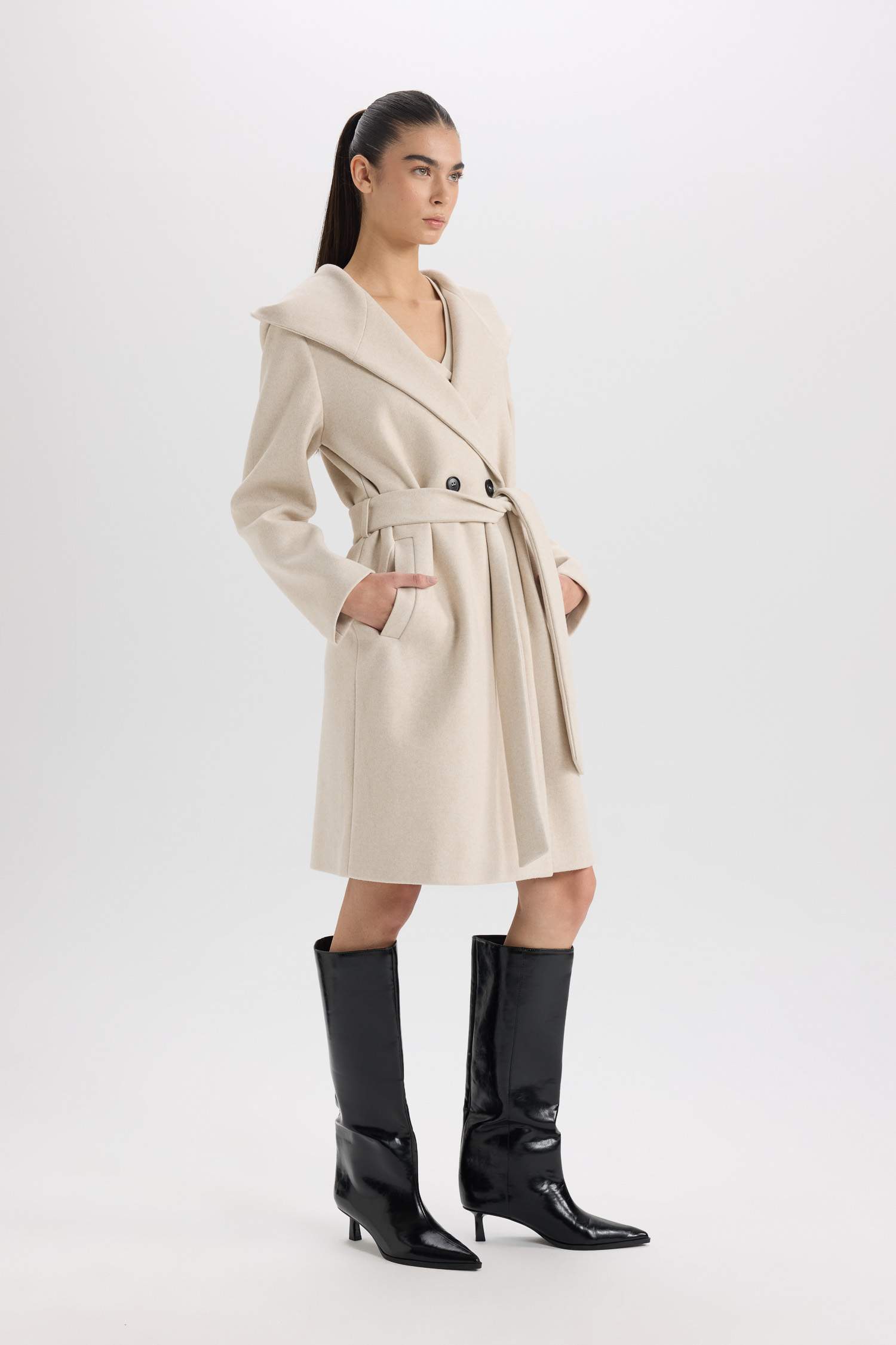 Uzun Kaşe Kaban Kapüşonlu Düğmeli Kemerli